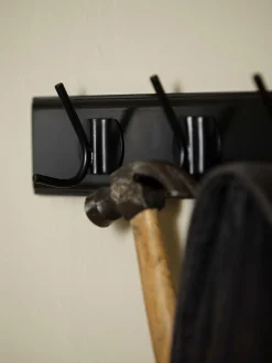 Appendiabiti da parete in legno fatto a mano Edgy