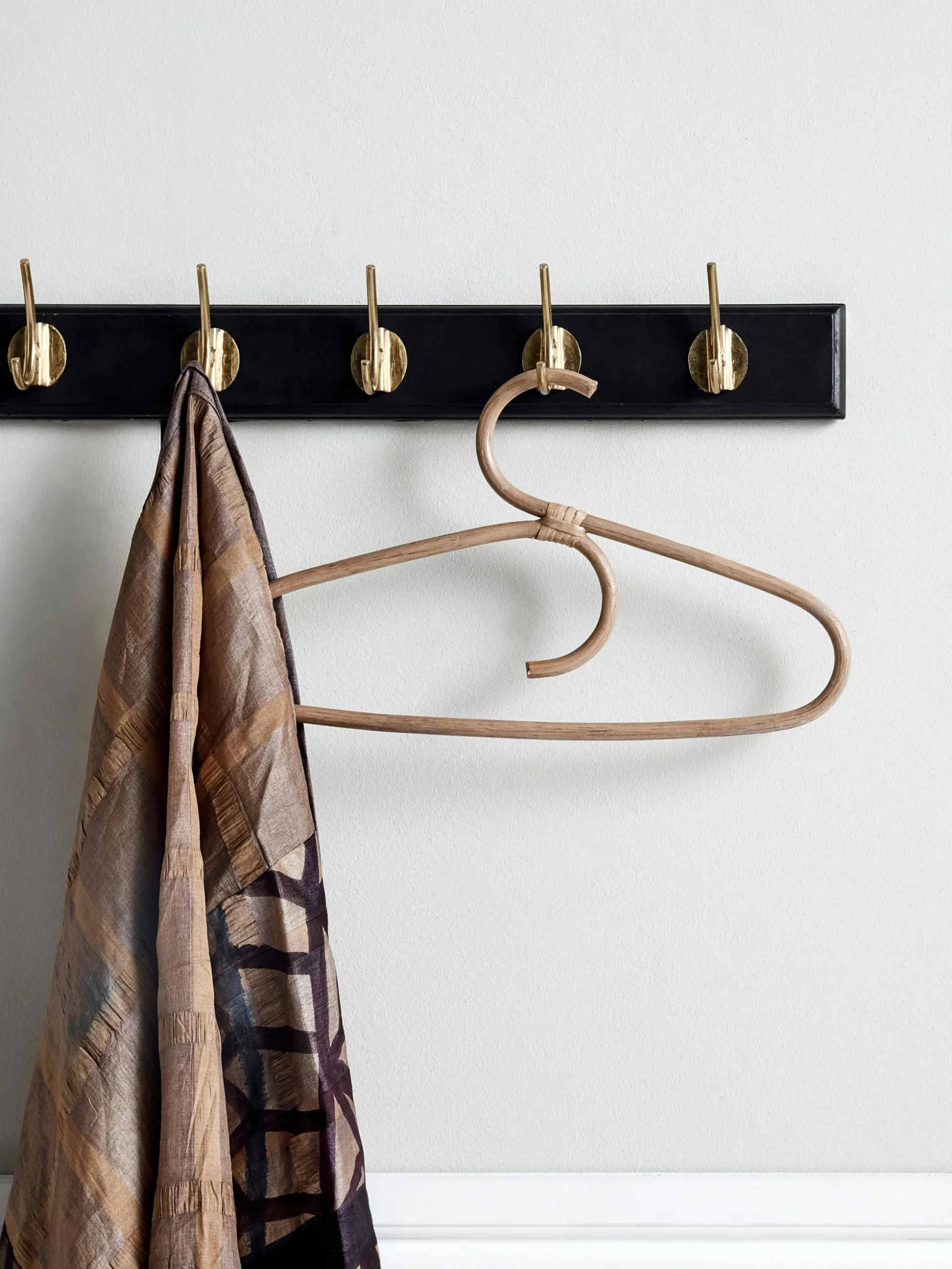 Appendiabiti da parete in legno Edgy