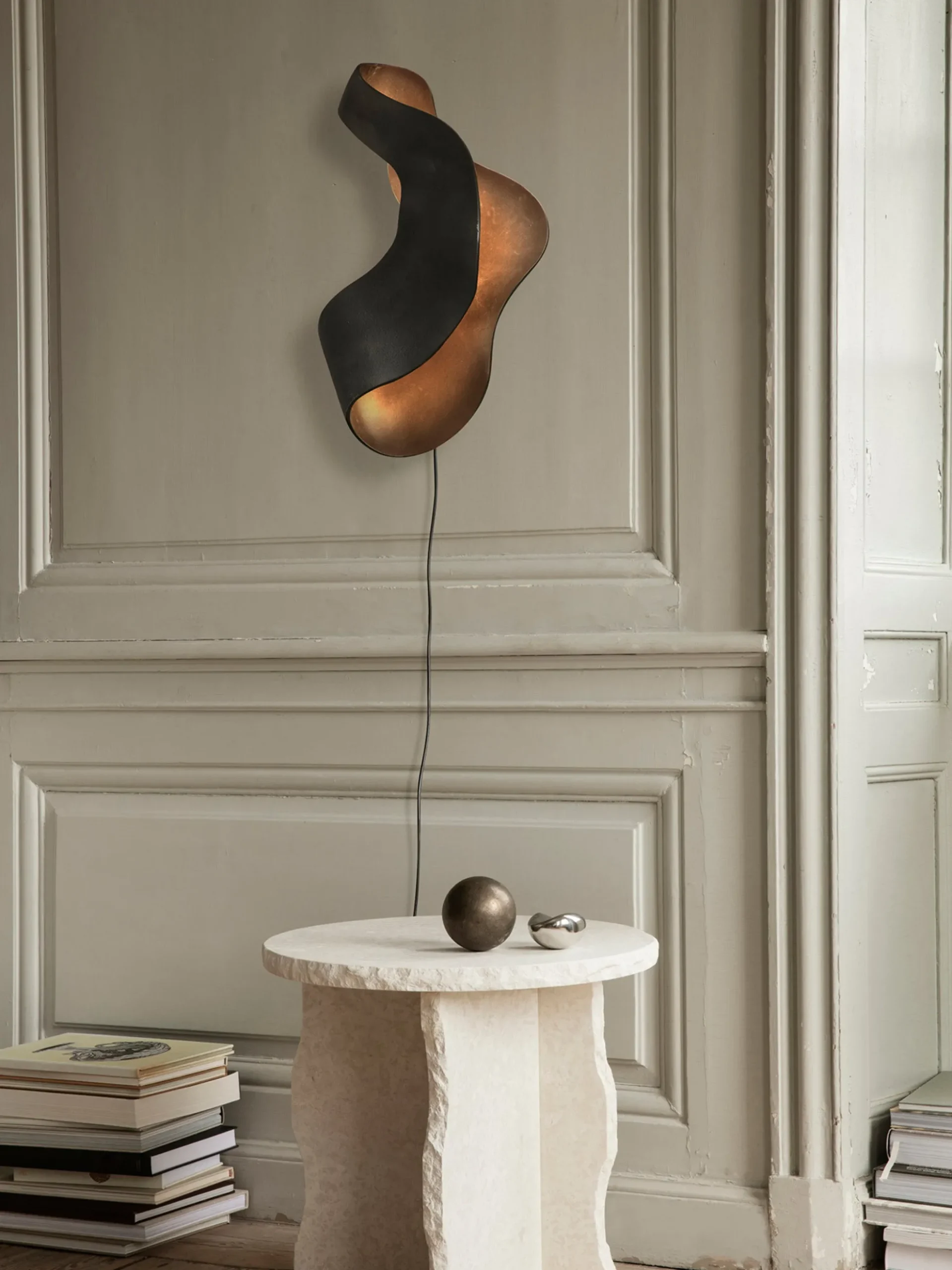Applique grande a LED con luce regolabile Oyster