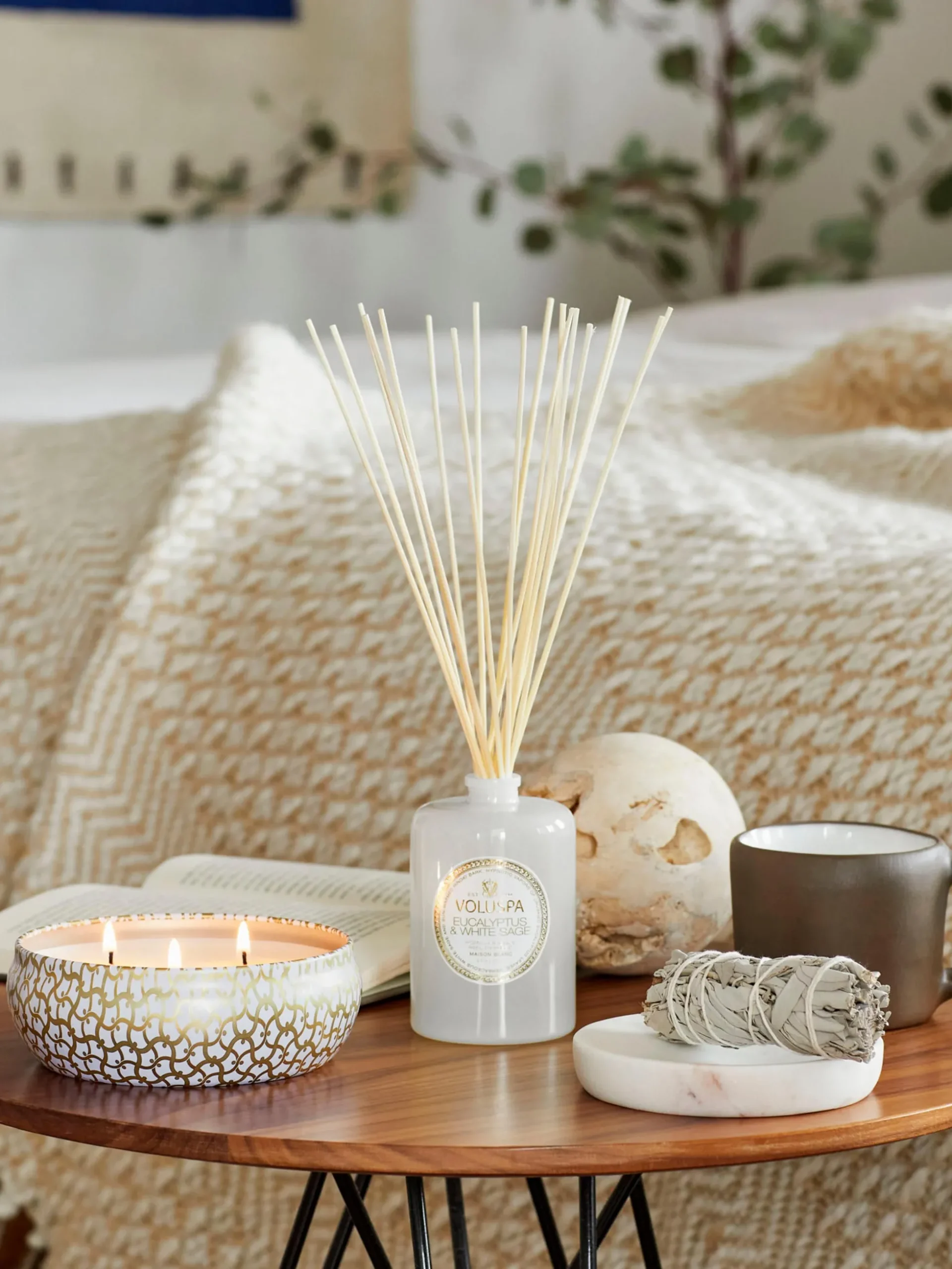 Candela profumata con tre stoppini fatta a mano Maison Blanc (eucalipto, cardamomo, salvia e corteccia di hinoki)