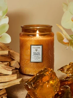 Candela profumata fatta a mano Japonica Collection (resina ambrata, legno di sandalo, cedro e orchidea vaniglia)