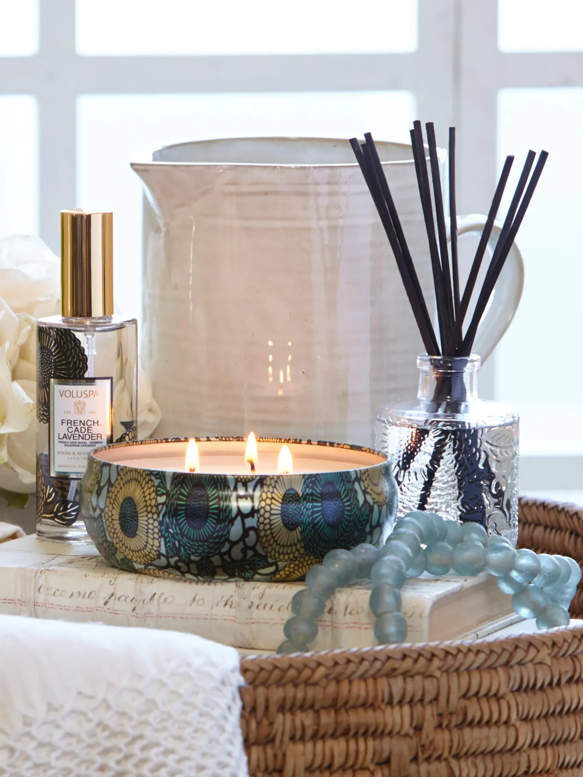 Candela profumata con tre stoppini fatta a mano Japonica Collection (legno di Cade, verbena e lavanda)
