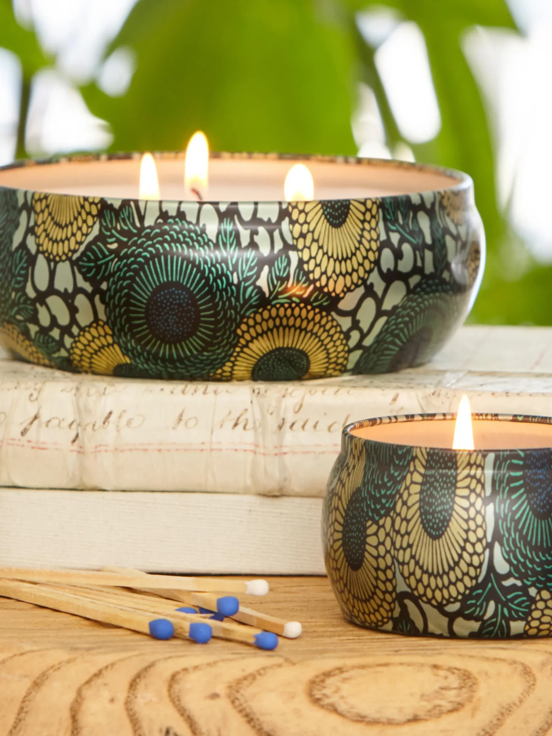 Candela profumata con tre stoppini fatta a mano Japonica Collection (legno di Cade, verbena e lavanda)
