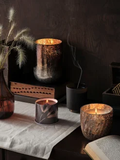 Candela profumata Vanity Tin (cedro, pelle scamosciata & ambra)