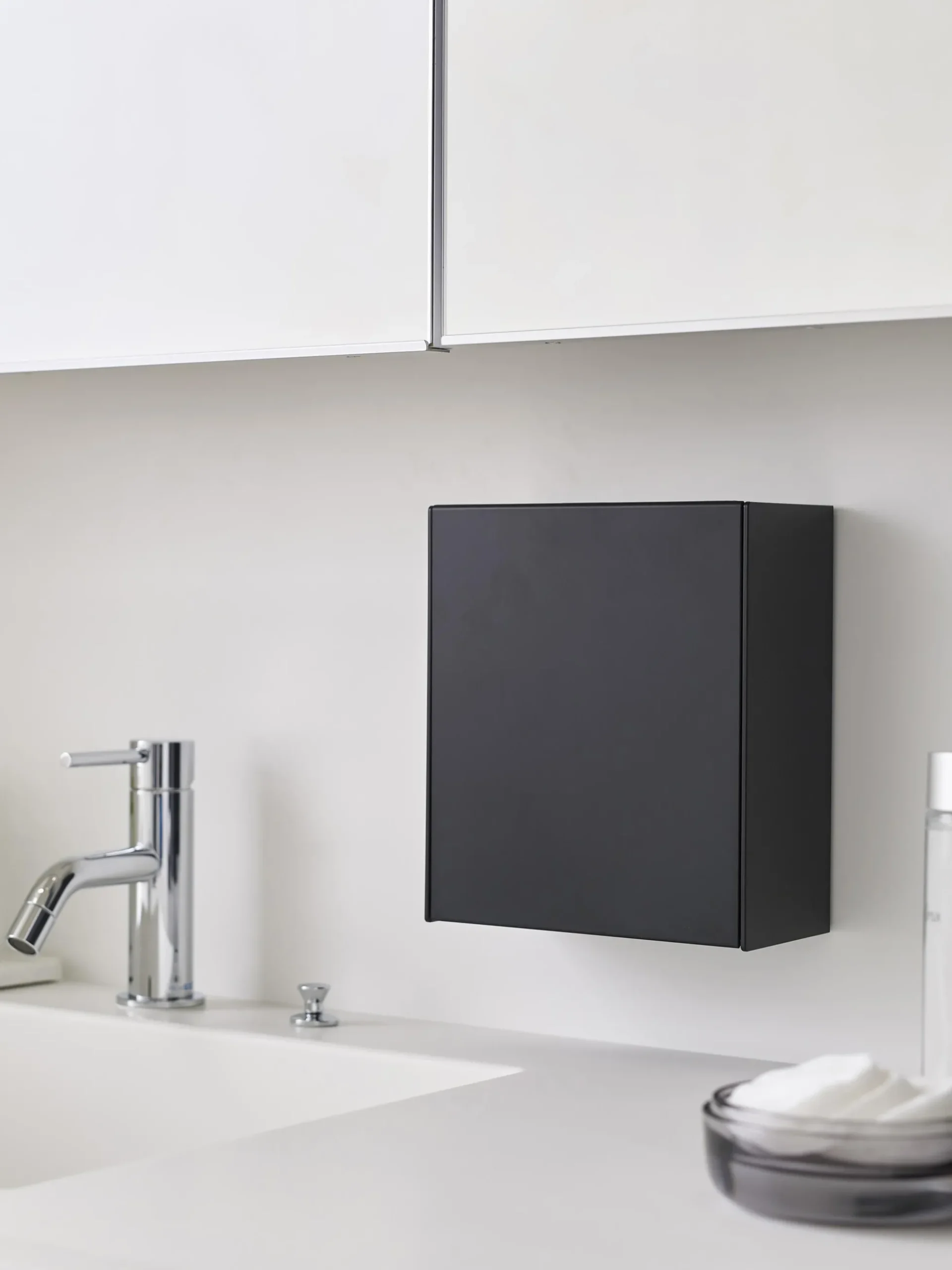 Cassetta storage con ganci adesivi Tower