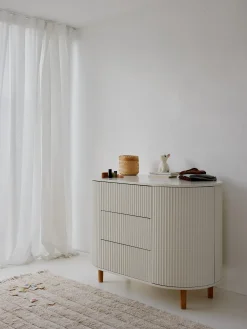 Cassettiera in legno fatta a mano Kai