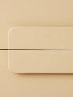Cassettiera in legno Sungkai fatta a mano Spacious