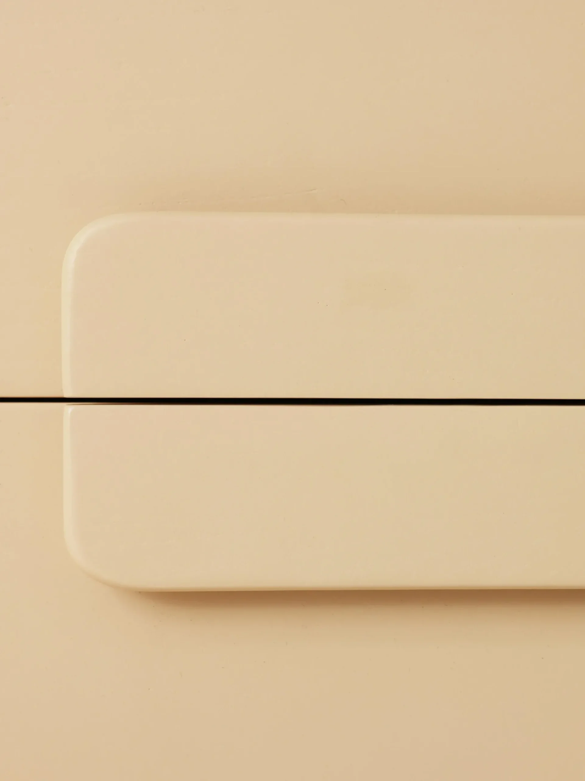 Cassettiera in legno Sungkai fatta a mano Spacious
