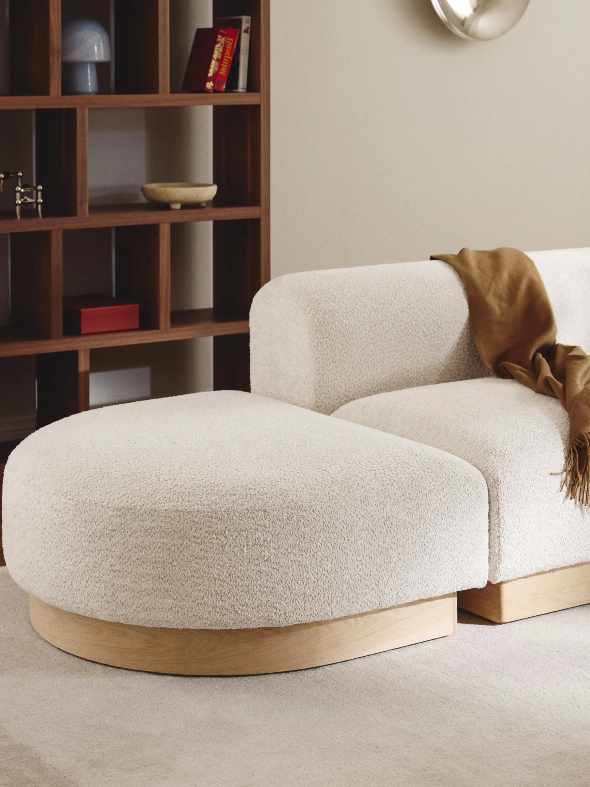 Chaise lounge componibile in teddy bouclé con poggiapiedi (sinistra/destra) Natalie