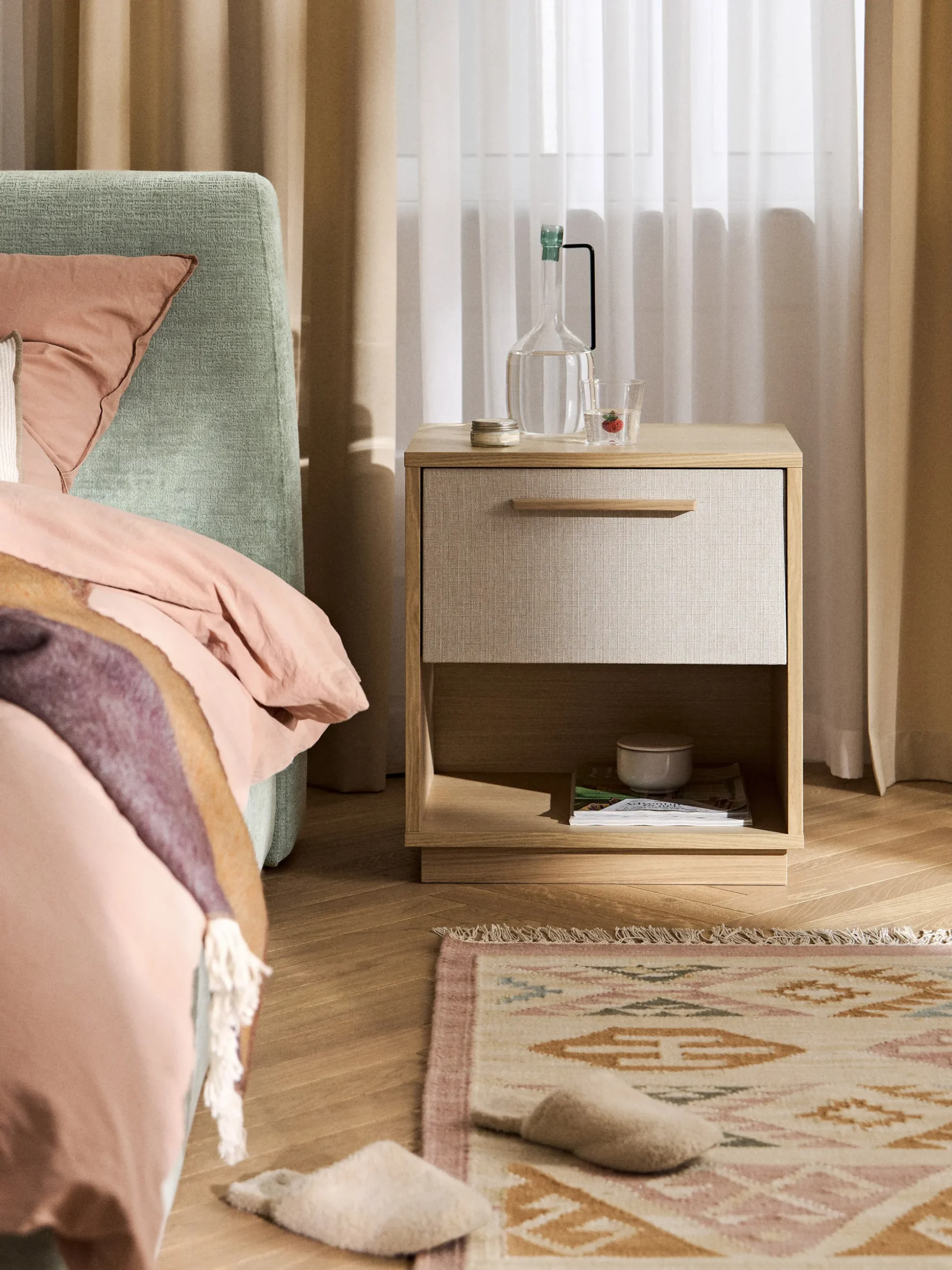 Comodino in legno con frontale imbottito Wisp