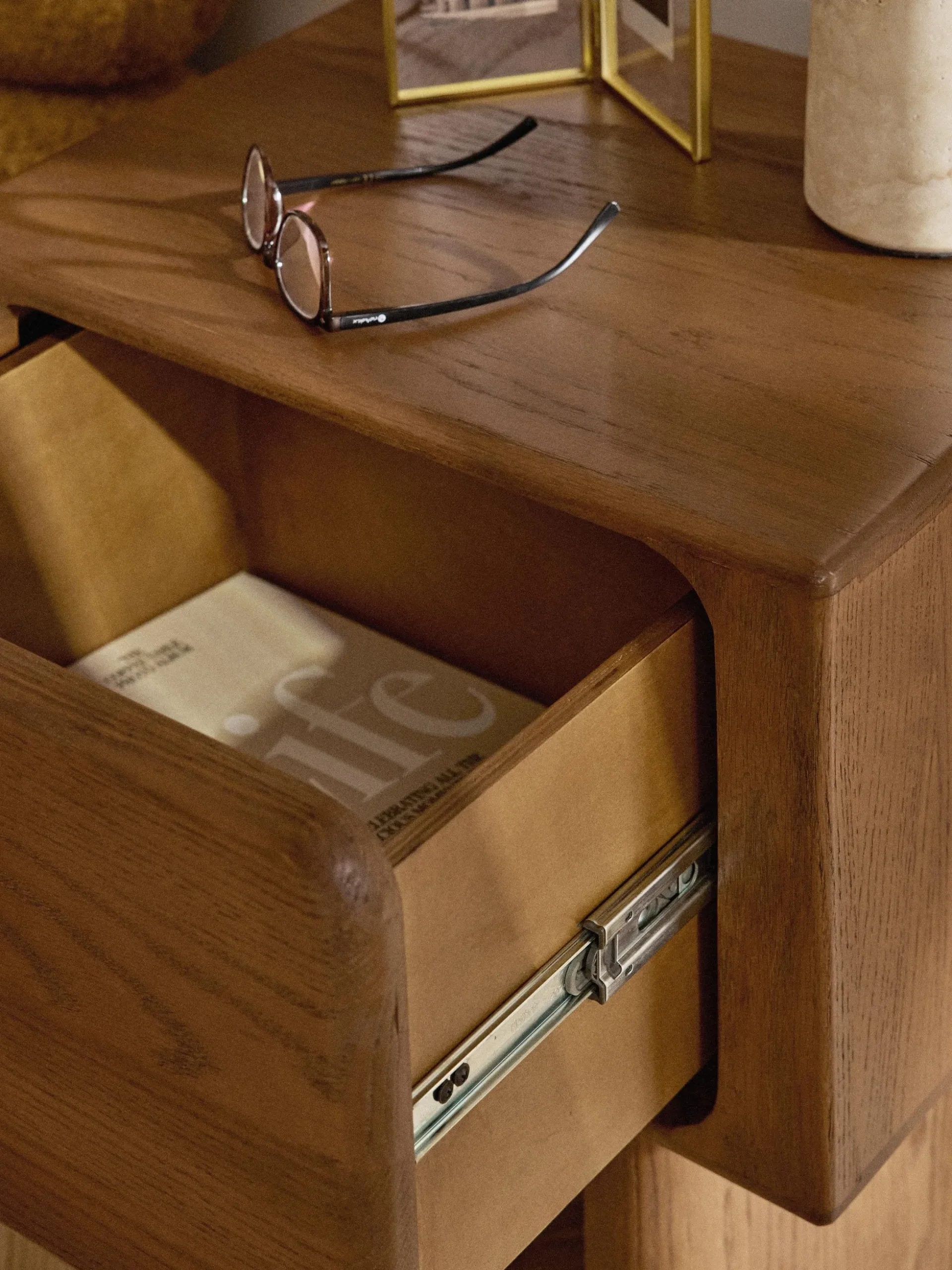 Comodino in legno di quercia Chandler