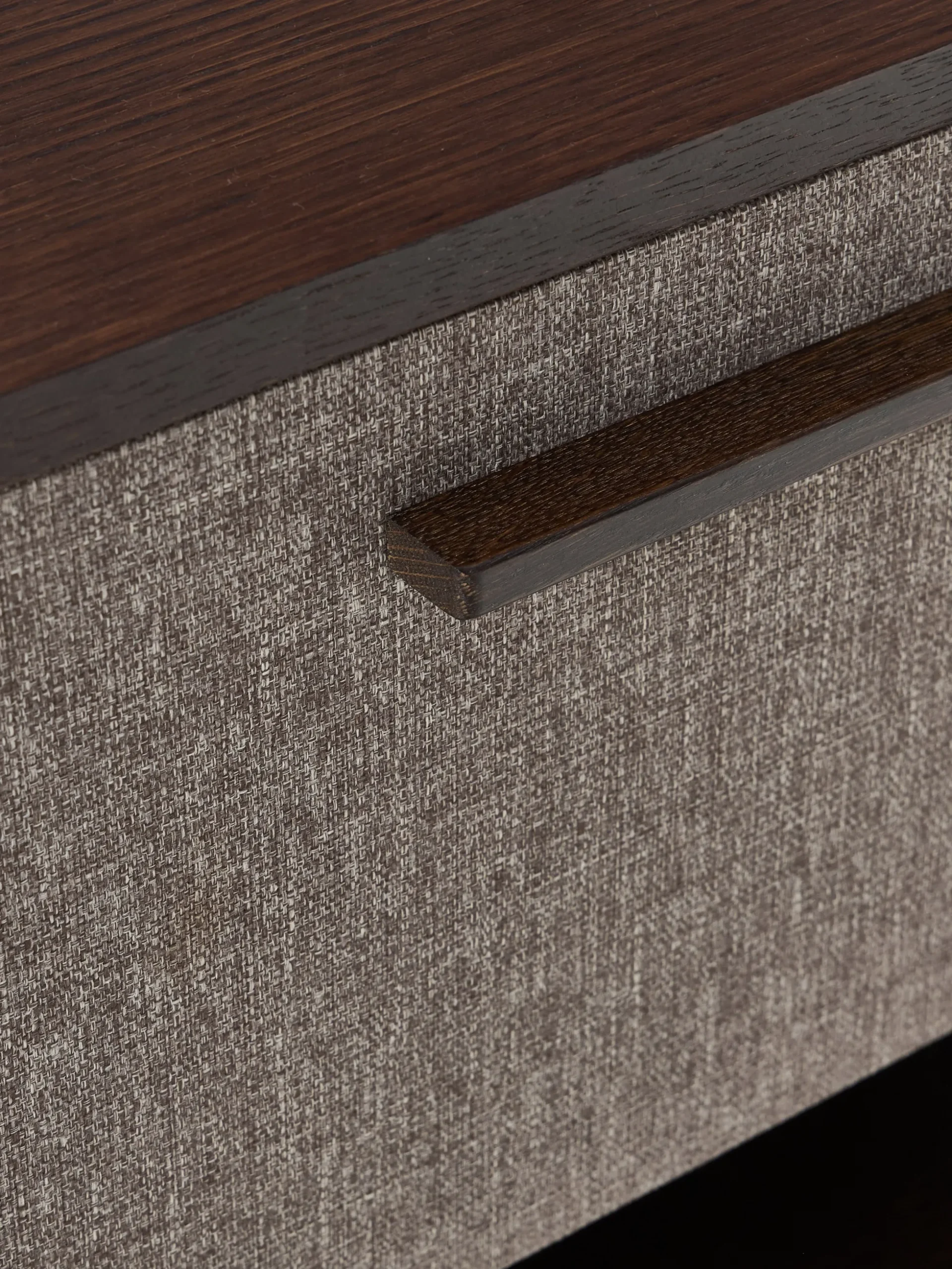 Comodino in legno con frontale imbottito Wisp