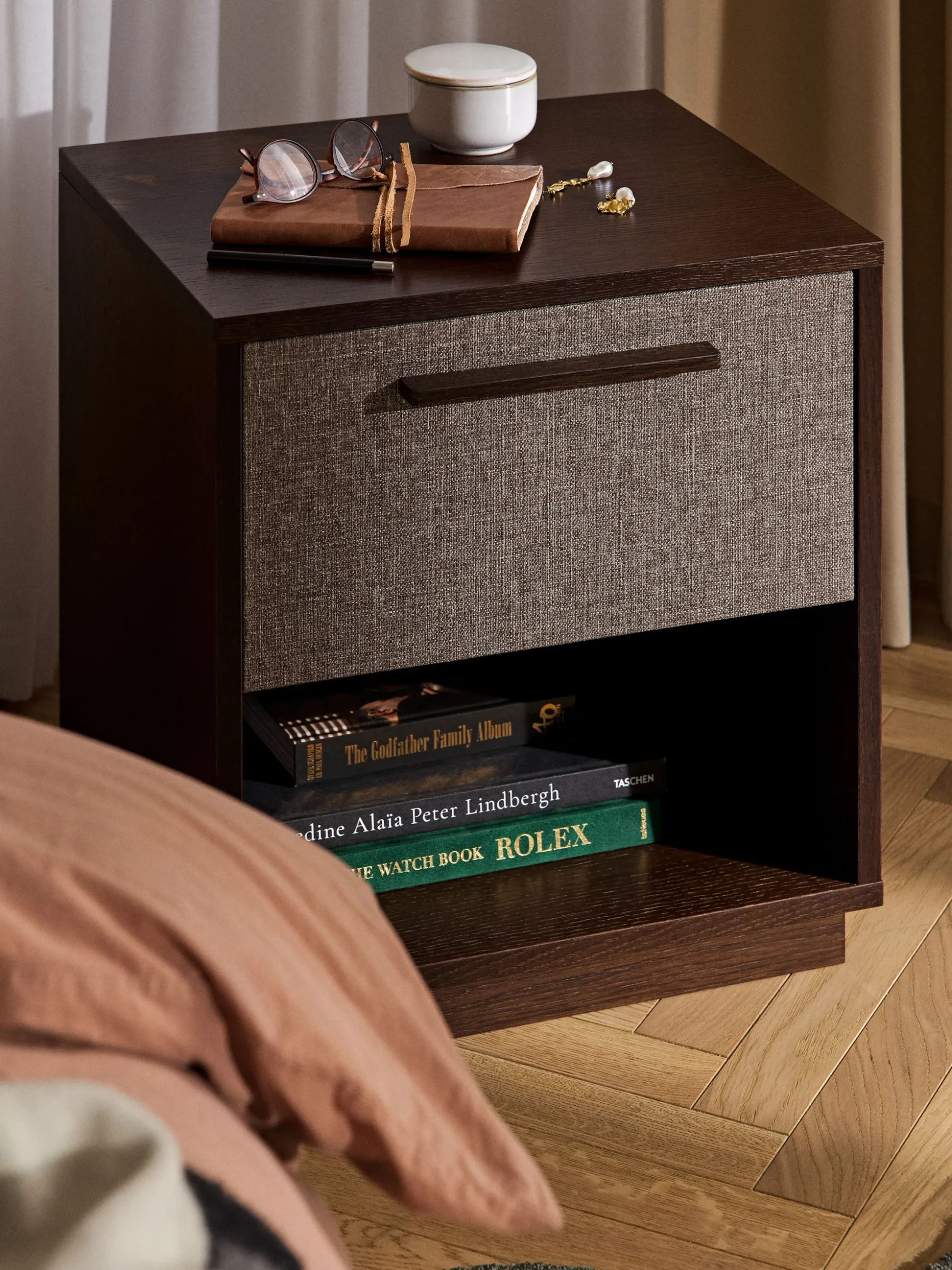 Comodino in legno con frontale imbottito Wisp