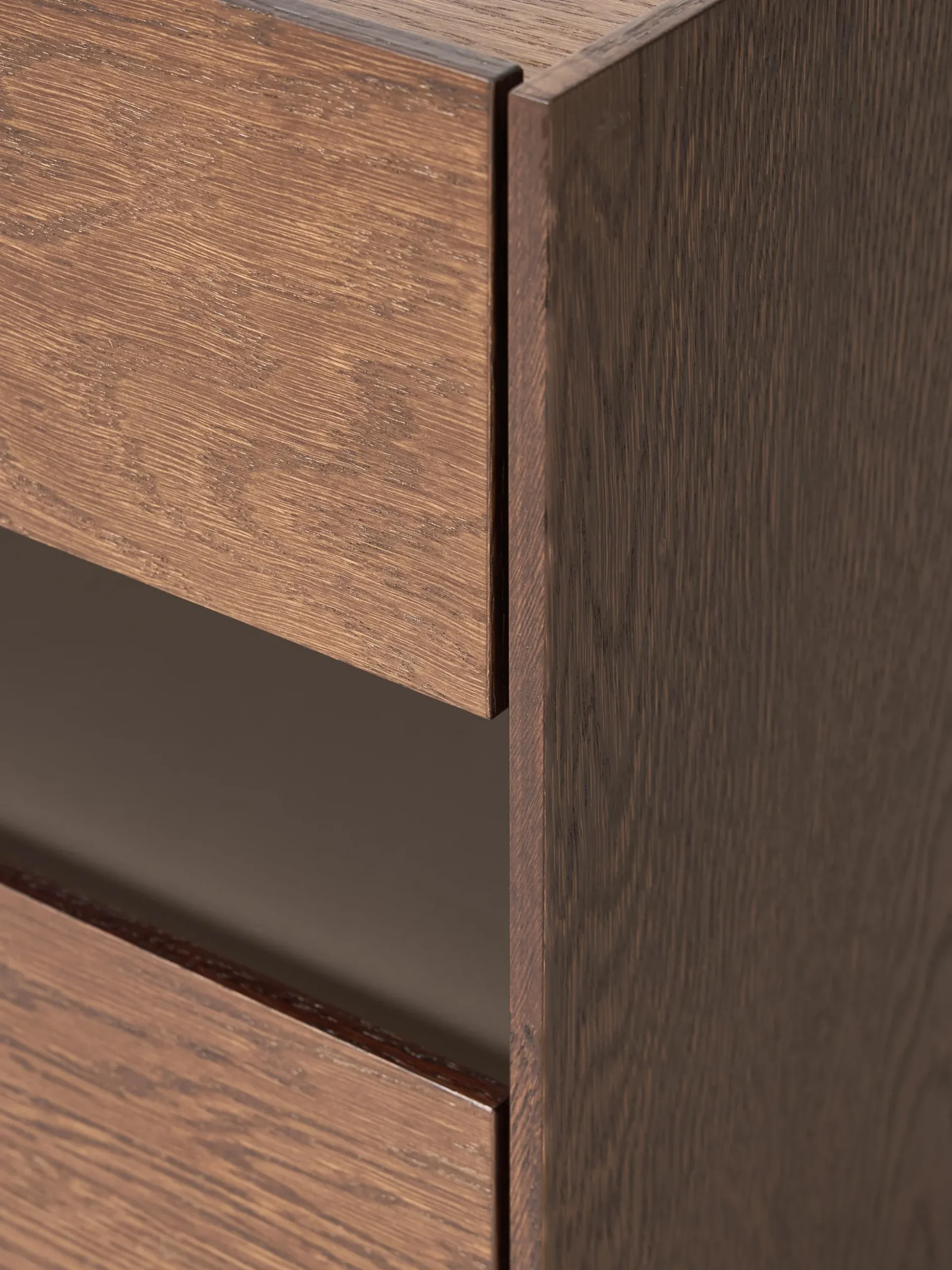 Comodino in legno Larsen