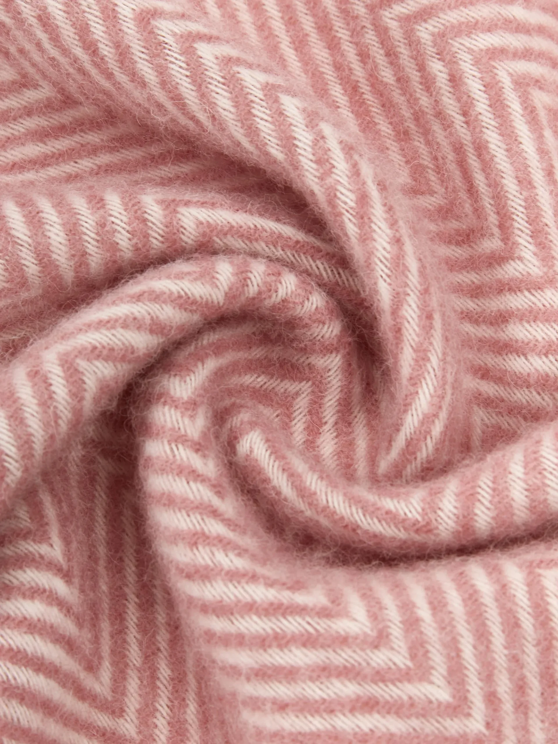 Coperta in lana con motivo a spina di pesce e frange Tyrol