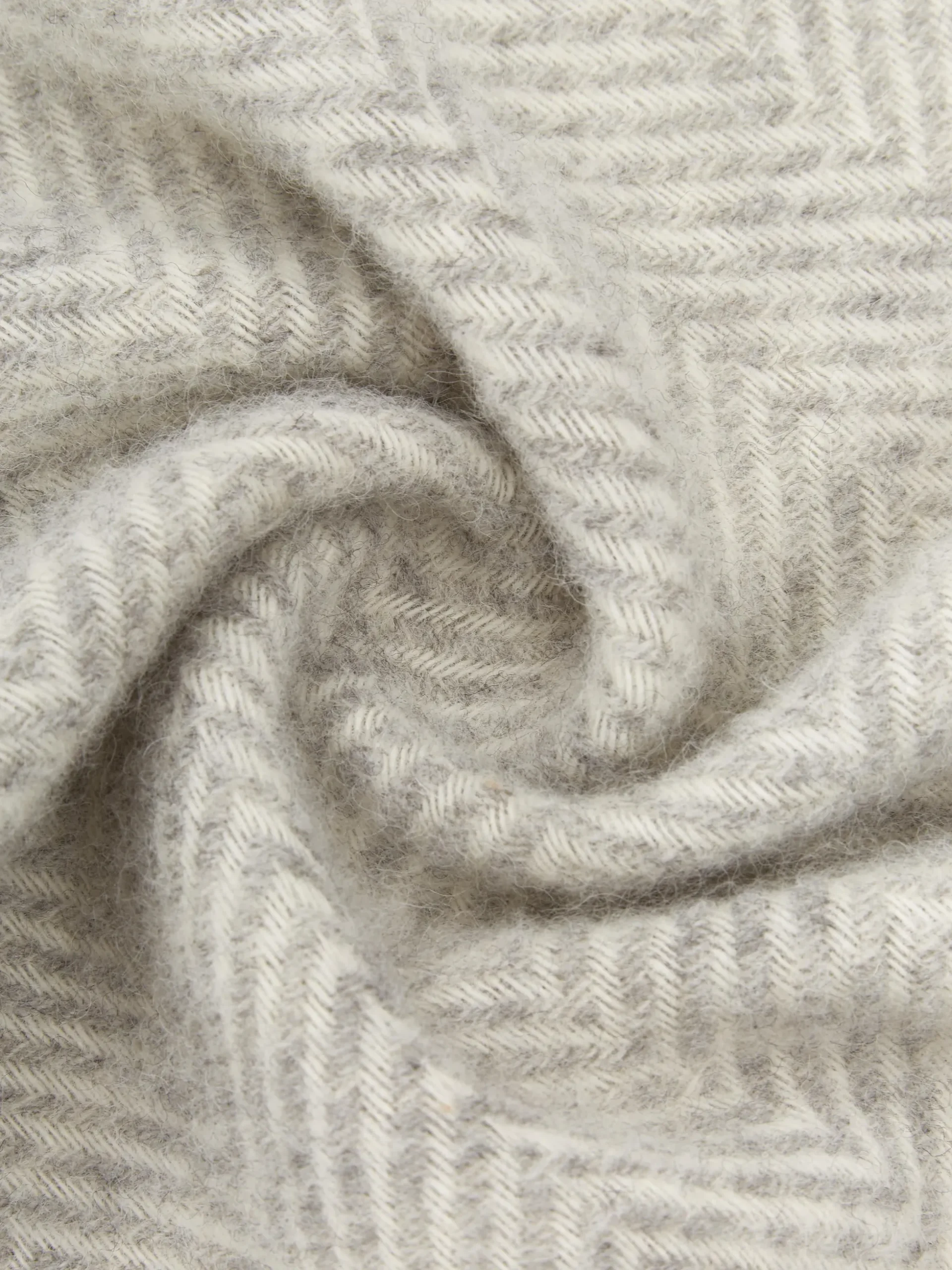 Coperta in lana con motivo a zig-zag e frange Tyrol