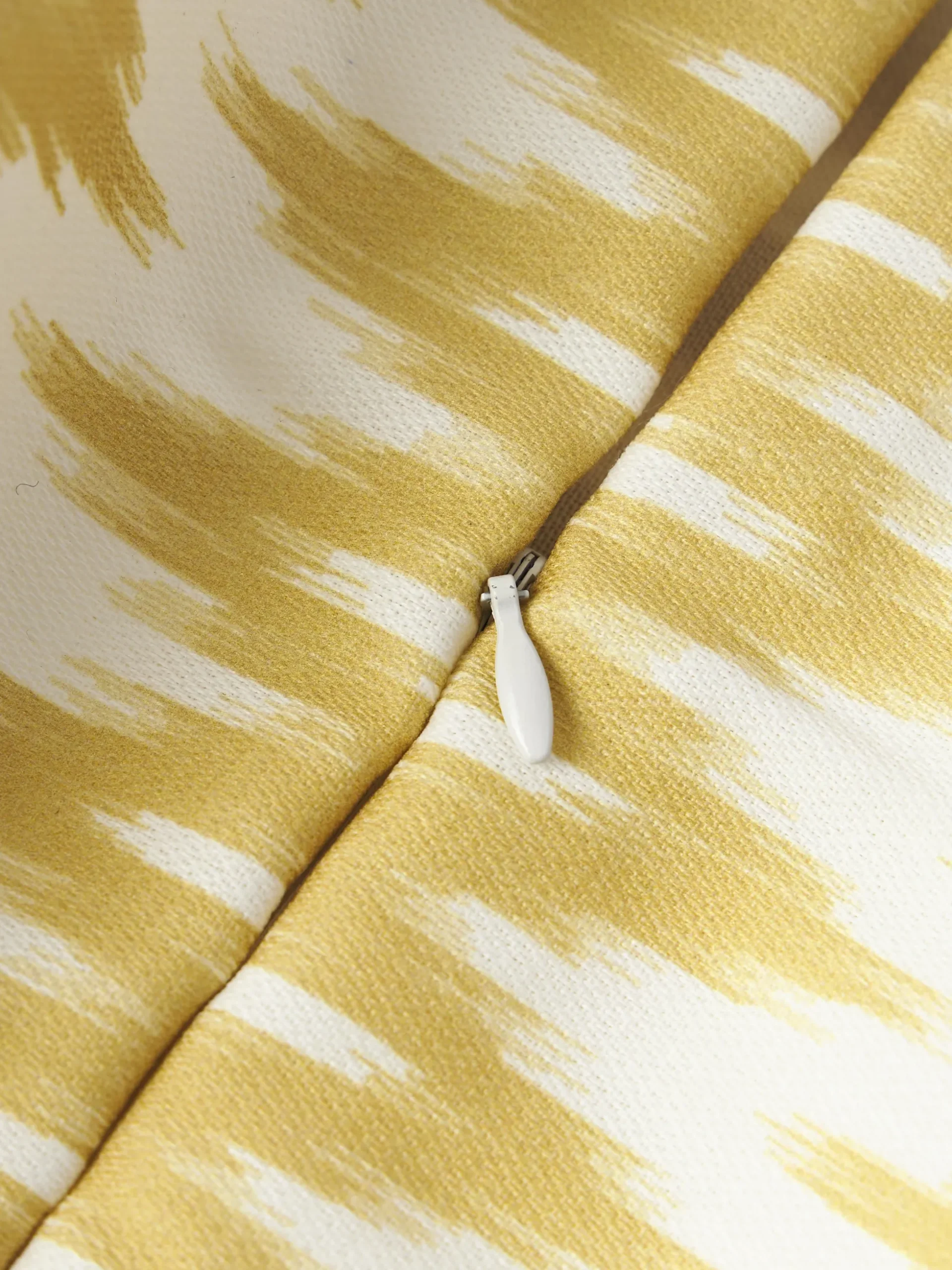 Copricuscino da esterno con motivo ikat Maillot