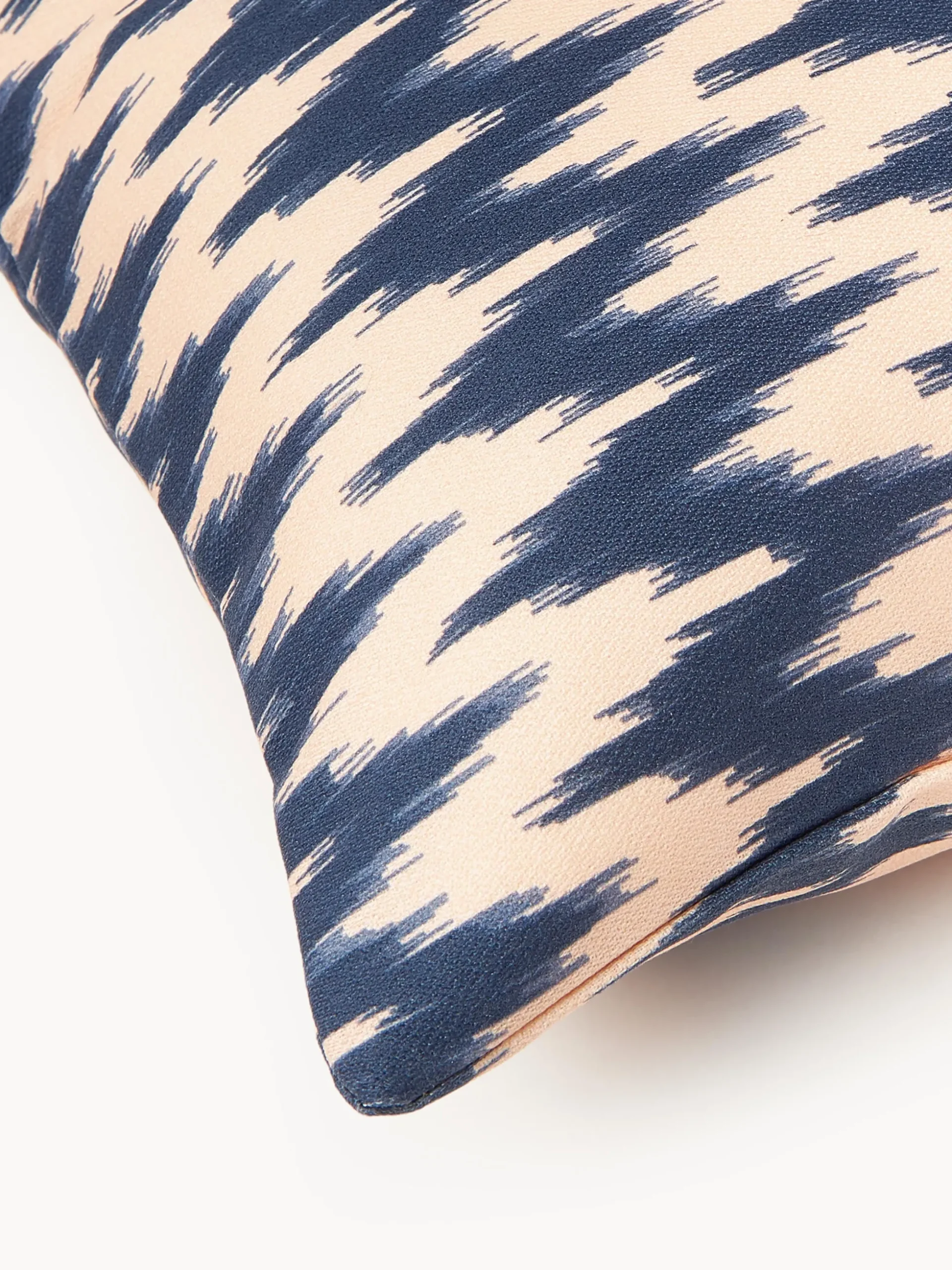 Copricuscino da esterno con motivo ikat Maillot