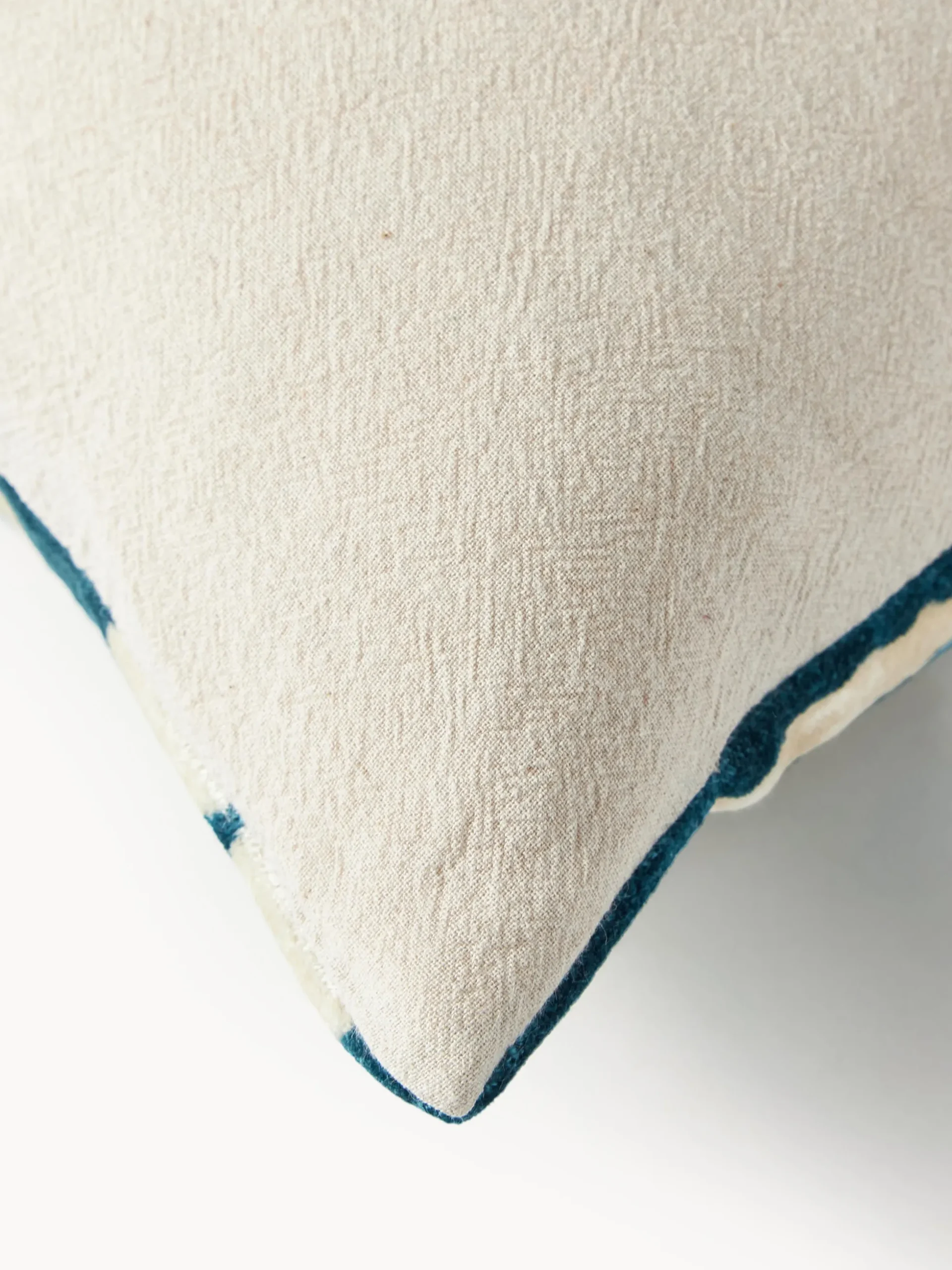 Copricuscino in viscosa con motivo jacquard tessuto Dejan