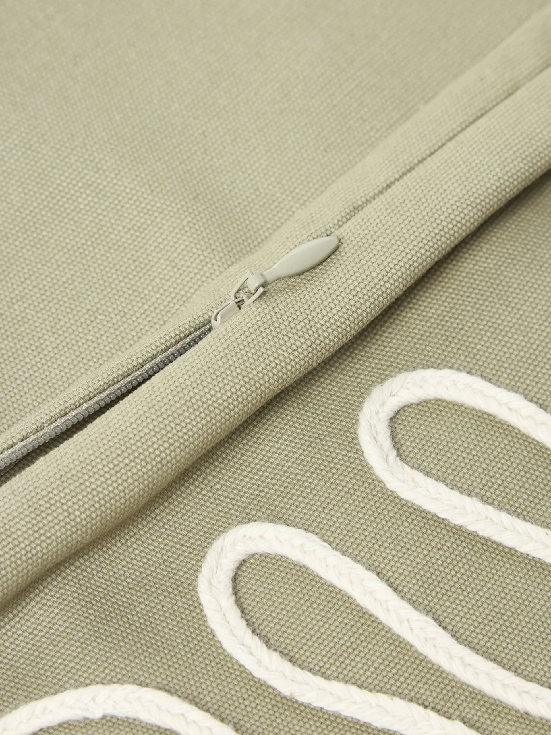 Copricuscino ricamato a mano in cotone organico Jot