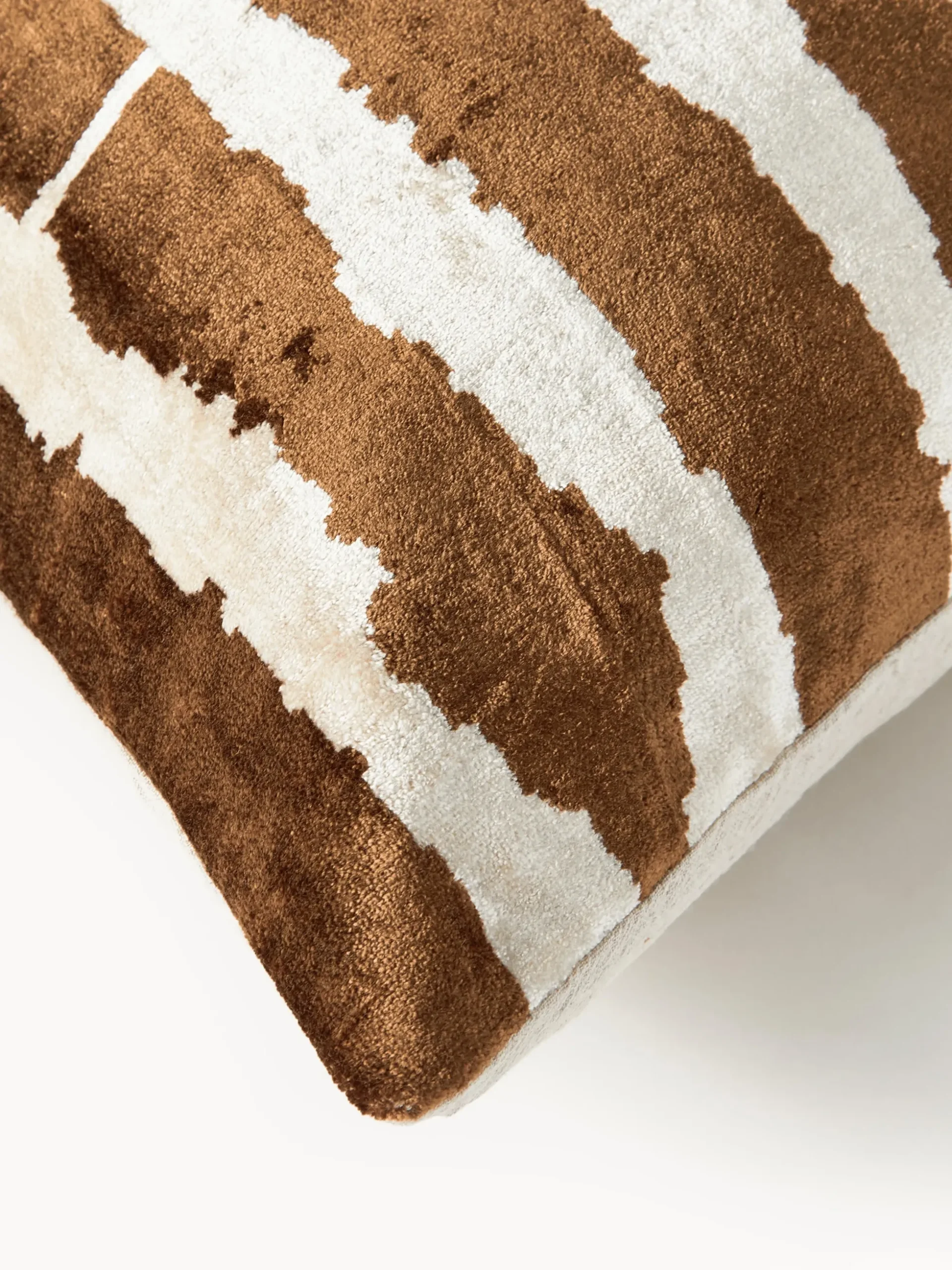 Copricuscino in viscosa con motivo jacquard tessuto Dejan