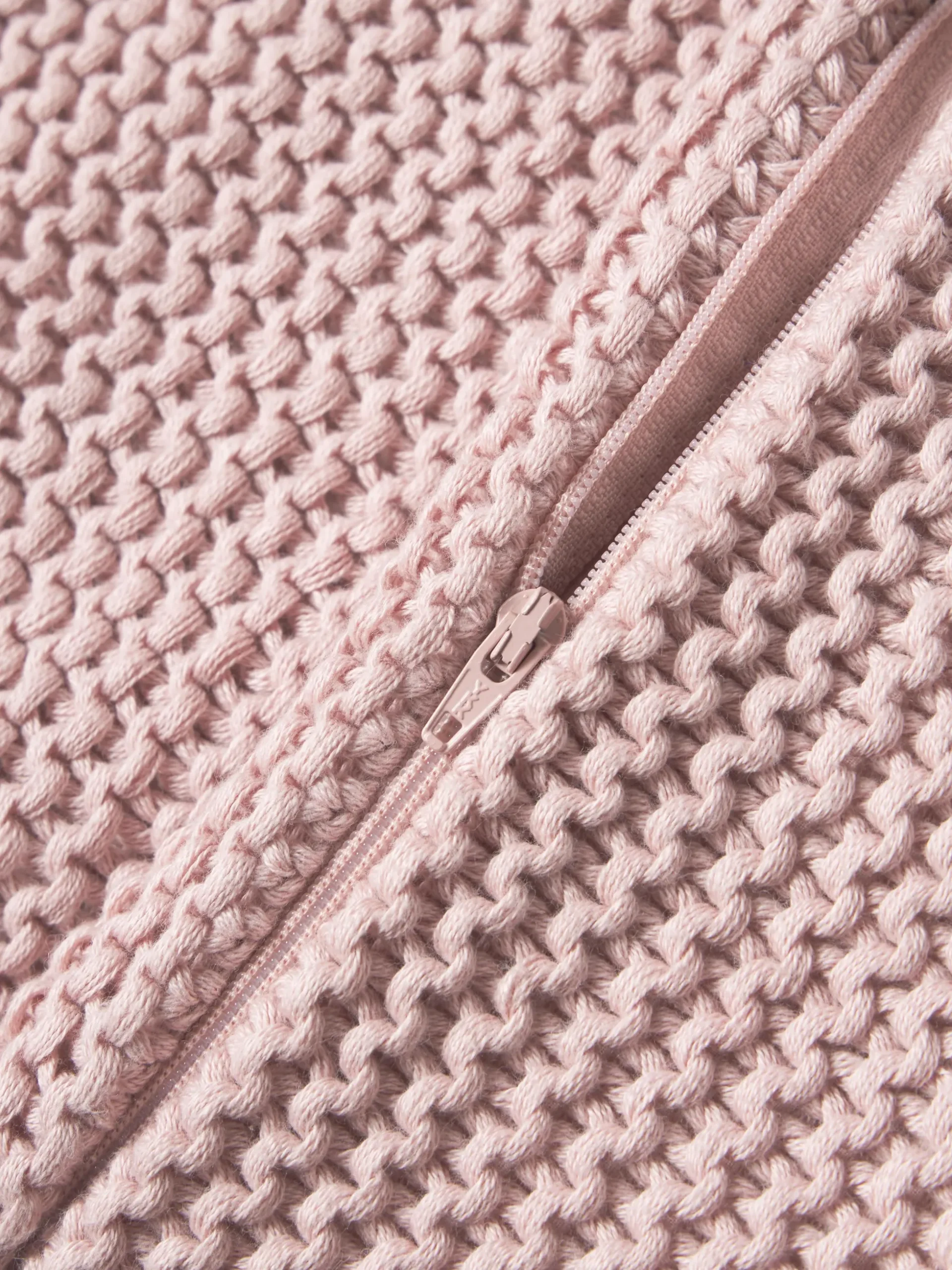 Copricuscino lavorato a maglia in cotone organico Adalyn