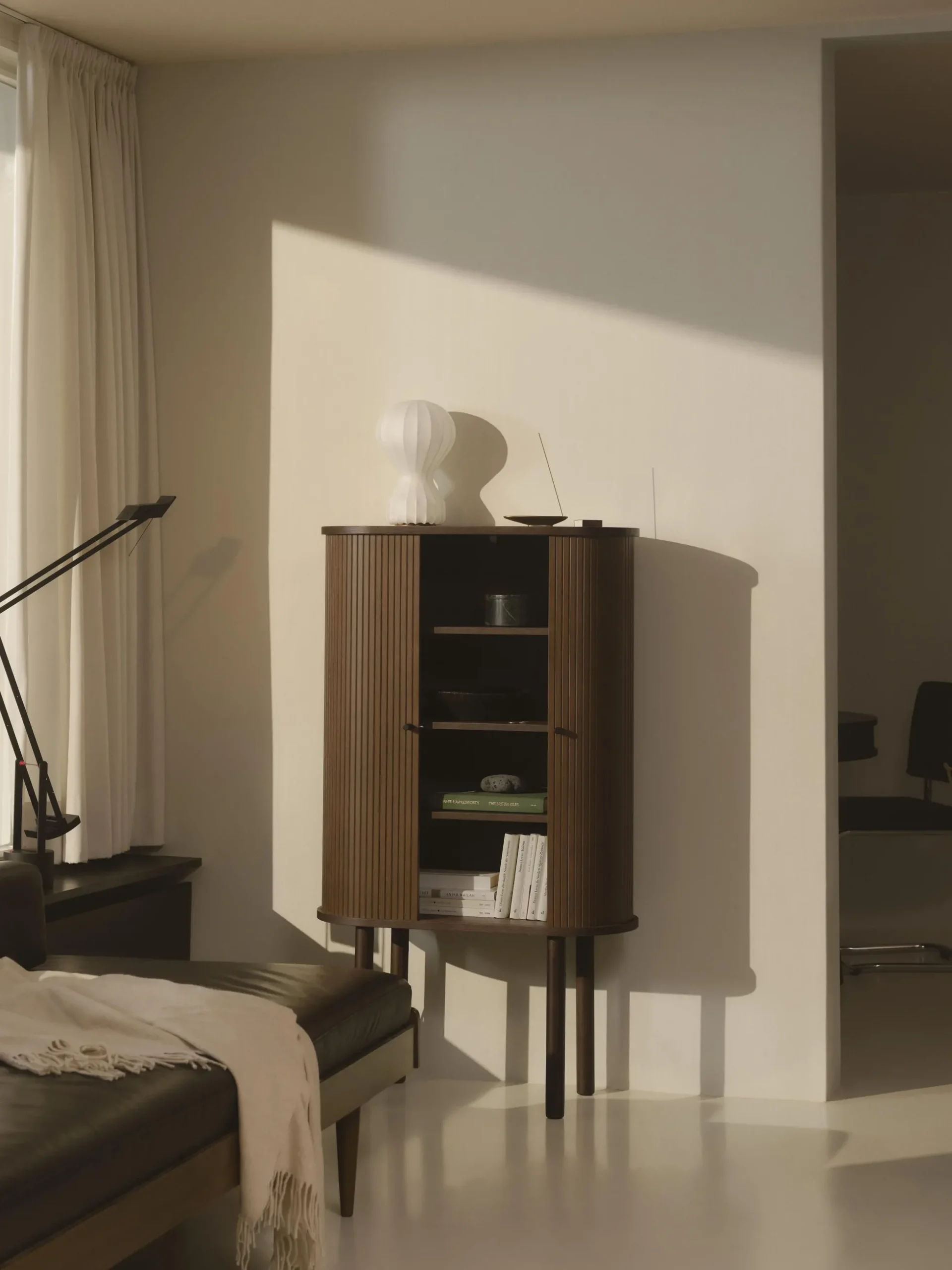 Credenza alta con frontale millerighe Calary