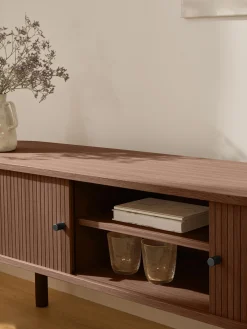 Credenza bassa con frontale millerighe Calary