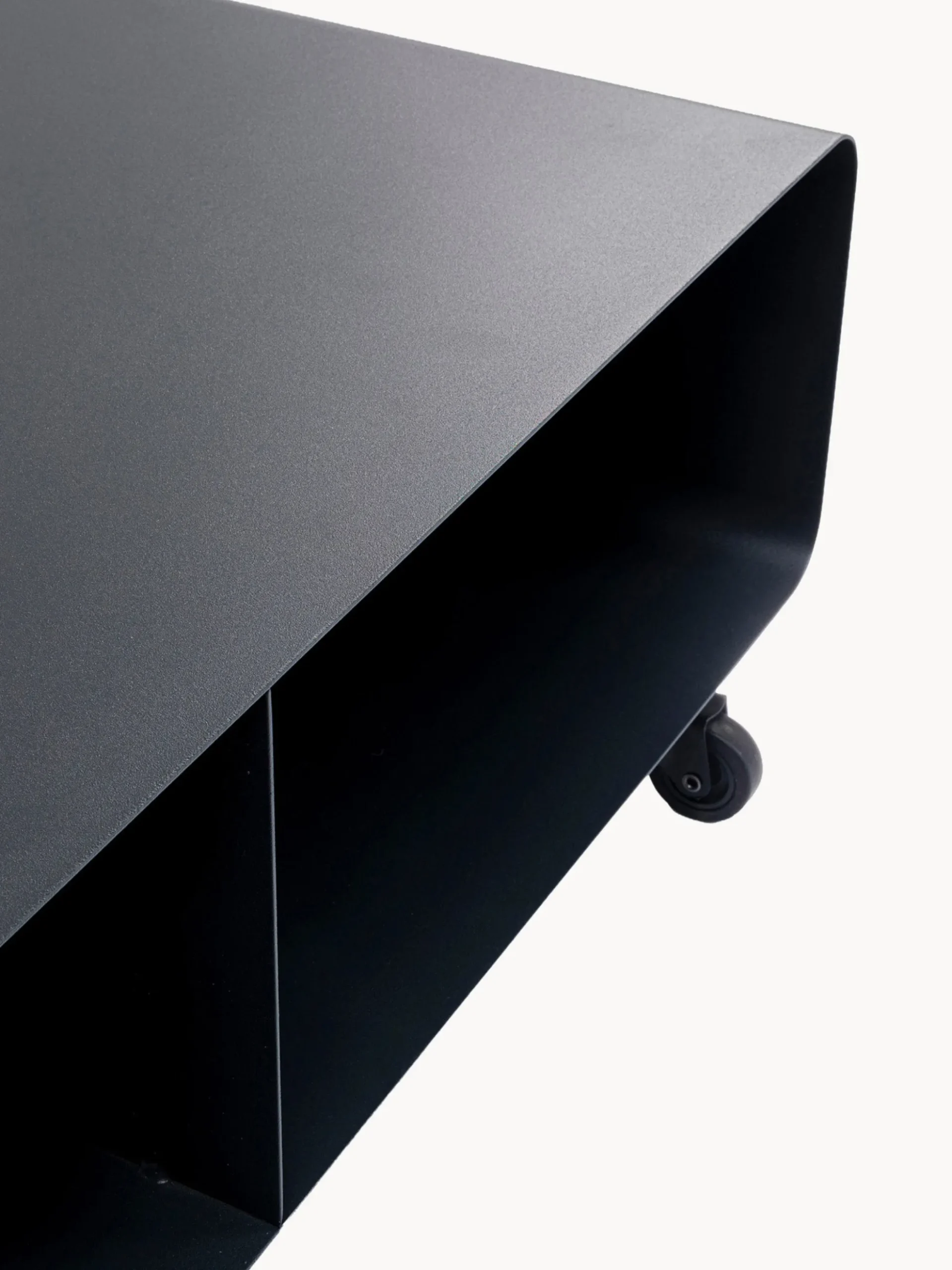 Credenza bassa in metallo con ruote Lounge M