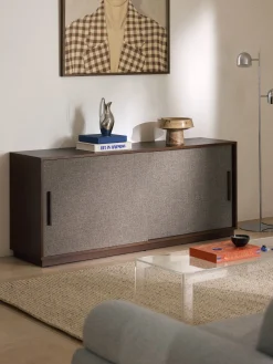 Credenza in legno con frontale imbottito Wisp