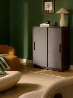 Credenza alta in legno con frontale imbottito Wisp