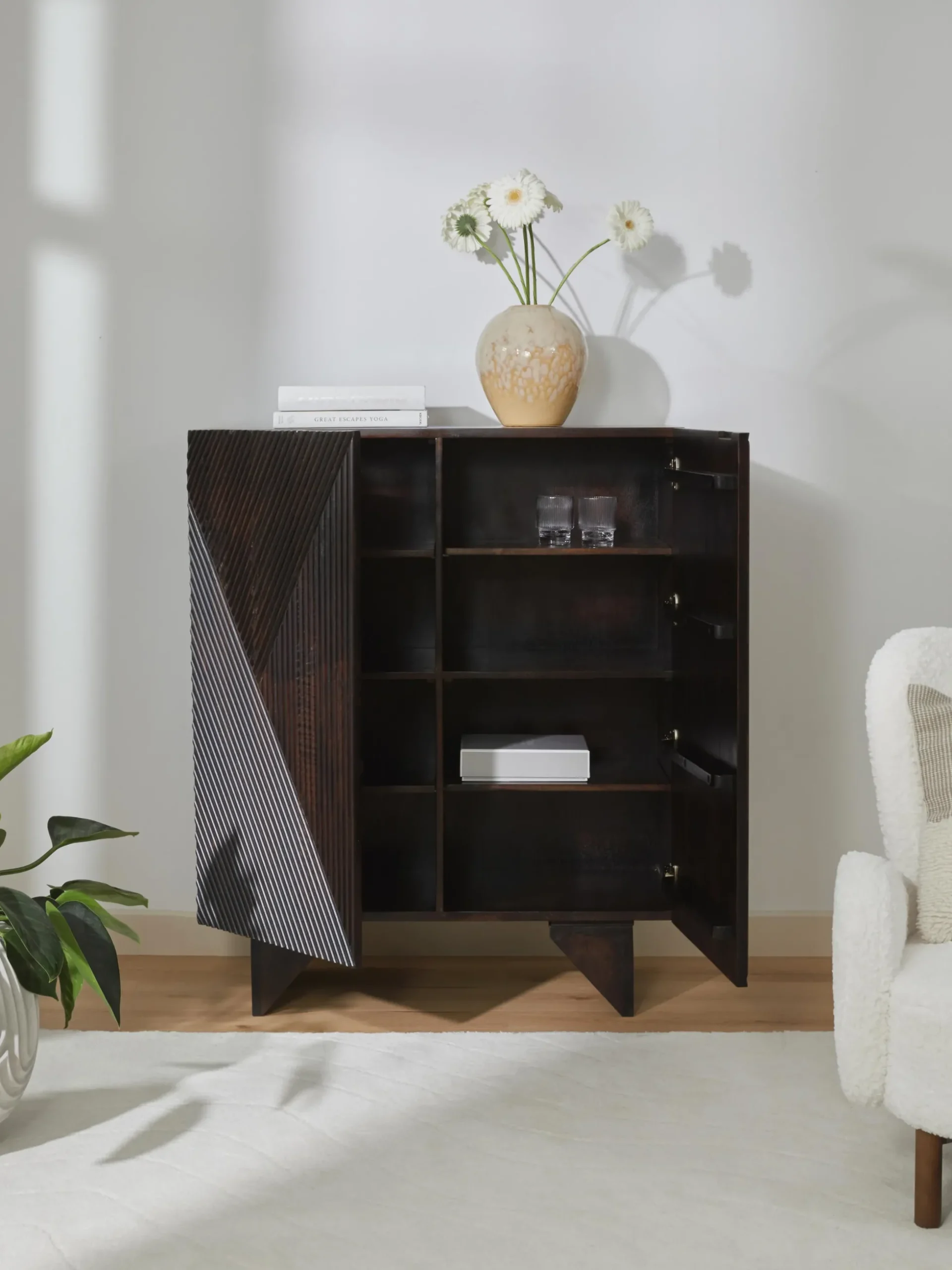 Credenza alta in legno di mango Louis