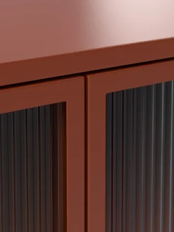 Credenza bassa in metallo con frontale in vetro Robyn