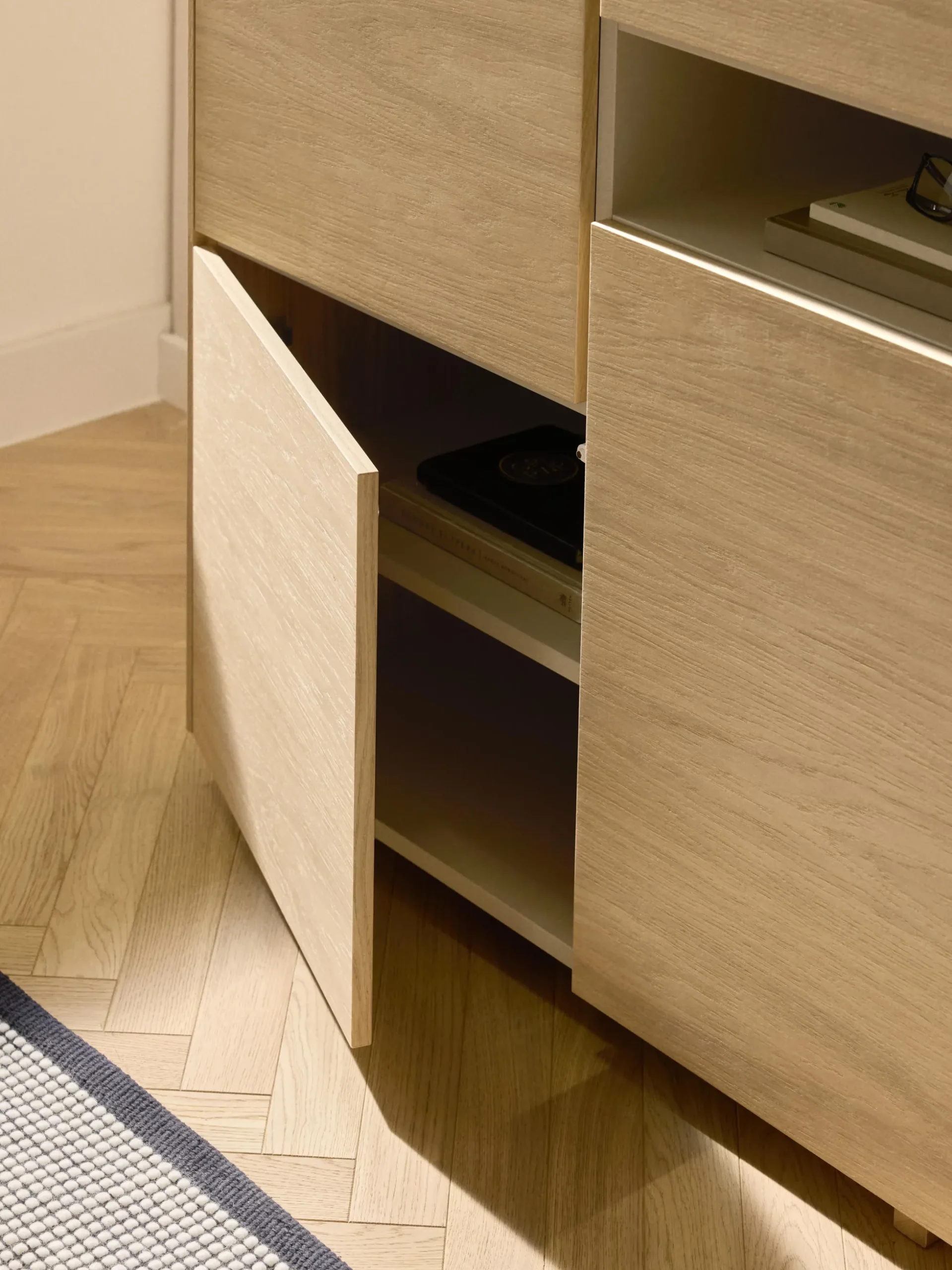 Credenza in legno Larsen
