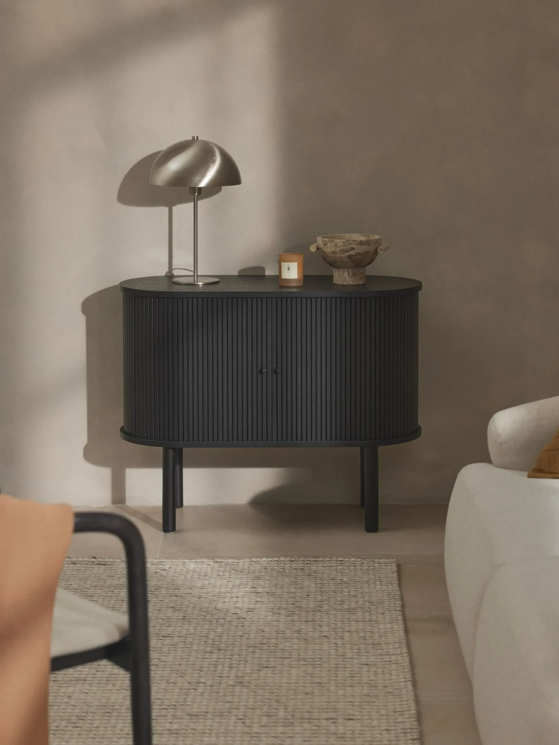 Credenza piccola con frontale millerighe Calary