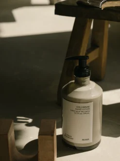 Crema per le mani Columnae (vetiver, pepe nero, arancia amara e tuja)
