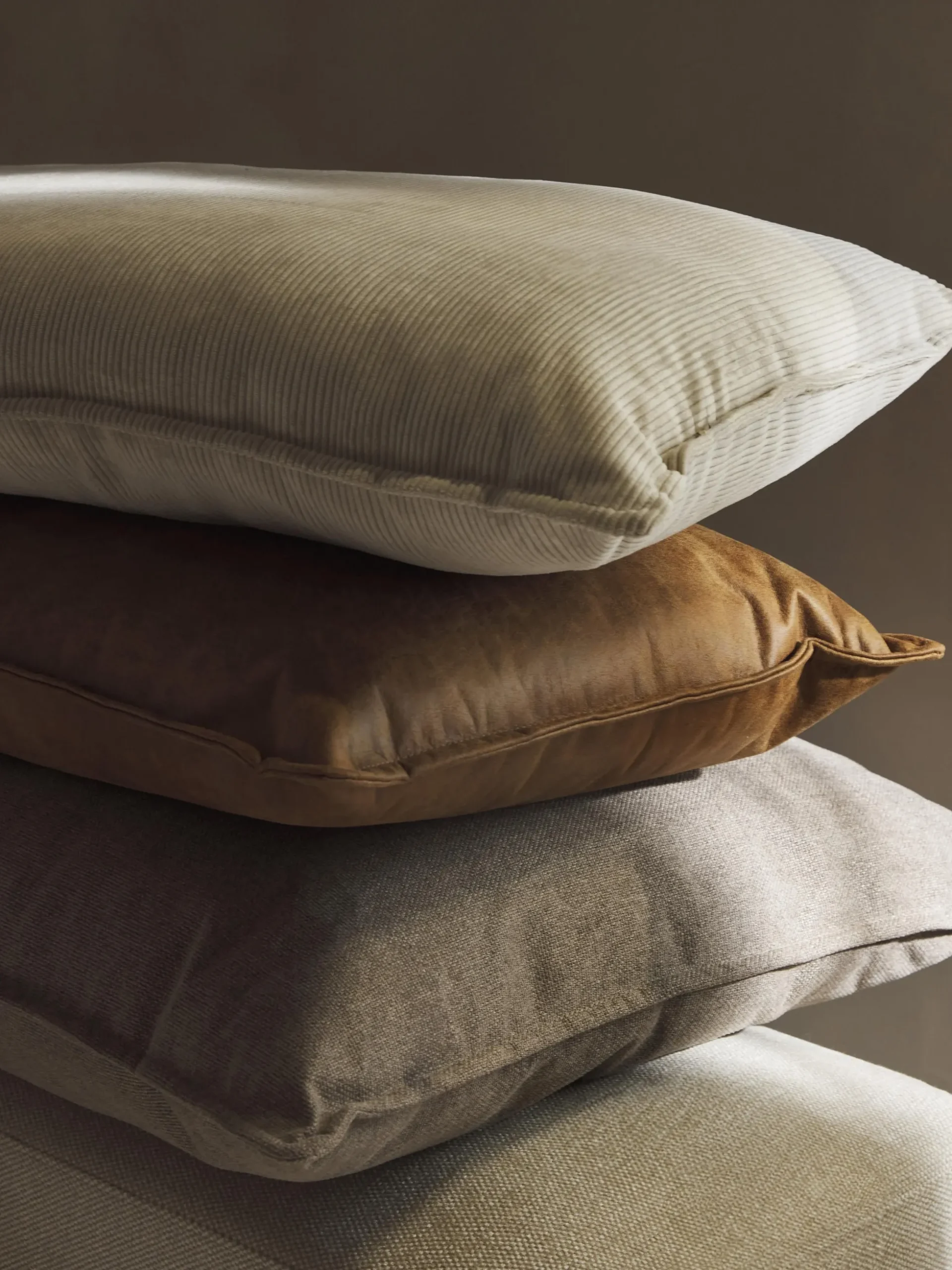 Cuscino decorativo grande in pelle Lennon, 60 x 60 cm