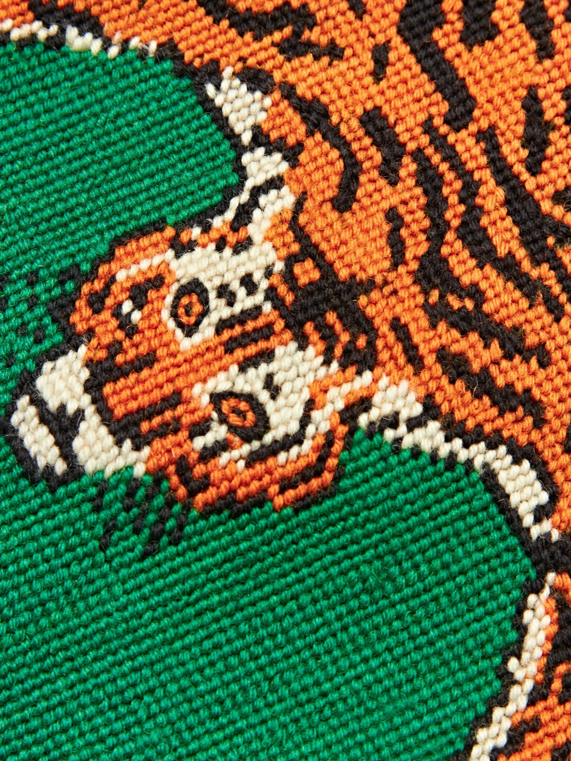 Cuscino decorativo in lana fatto a mano Tiger
