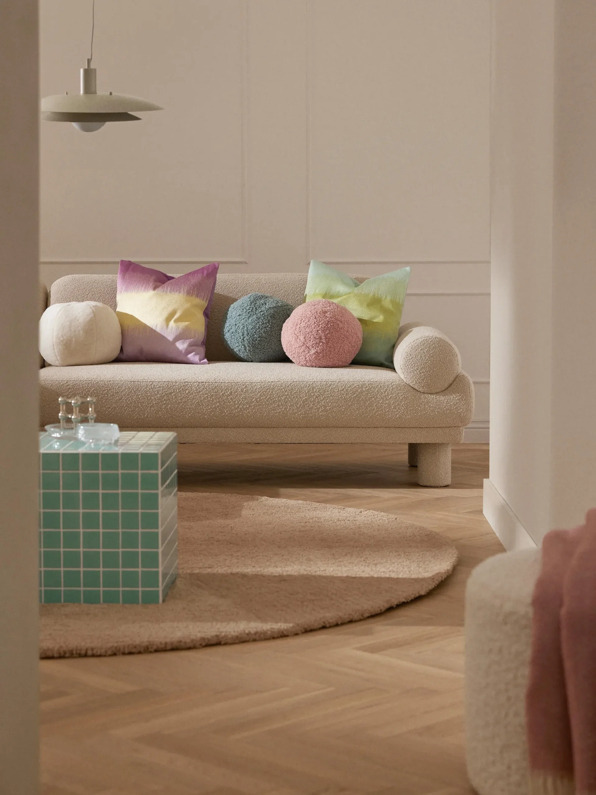 Cuscino decorativo rotondo in tessuto teddy Dotty