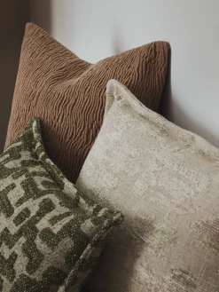Cuscino in viscosa con motivo jacquard Contia