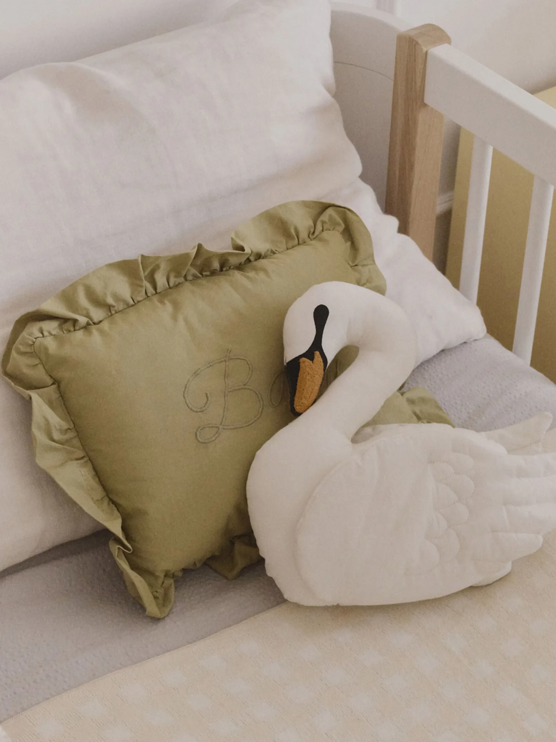 Cuscino per bambini fatto a mano Swan Lake