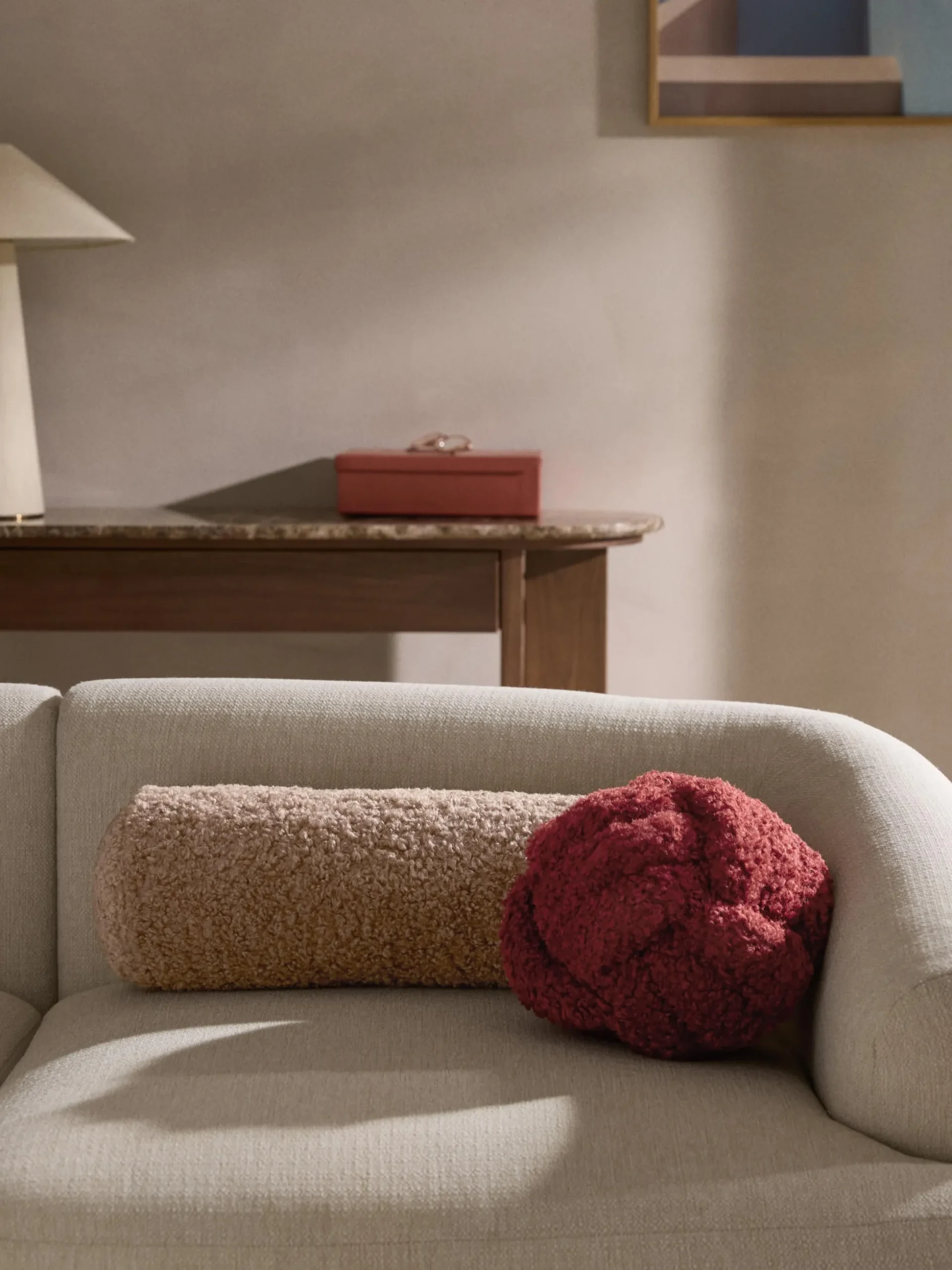 Cuscino cilindrico in teddy Dotty