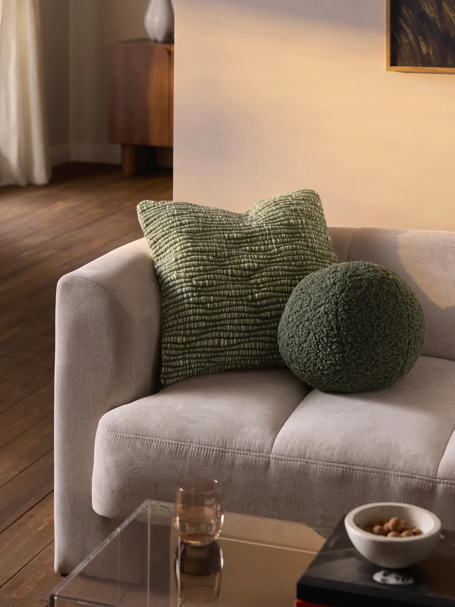 Cuscino decorativo rotondo in tessuto teddy Dotty