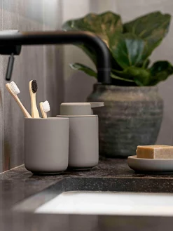 Dispenser sapone con superficie soft-touch Ume