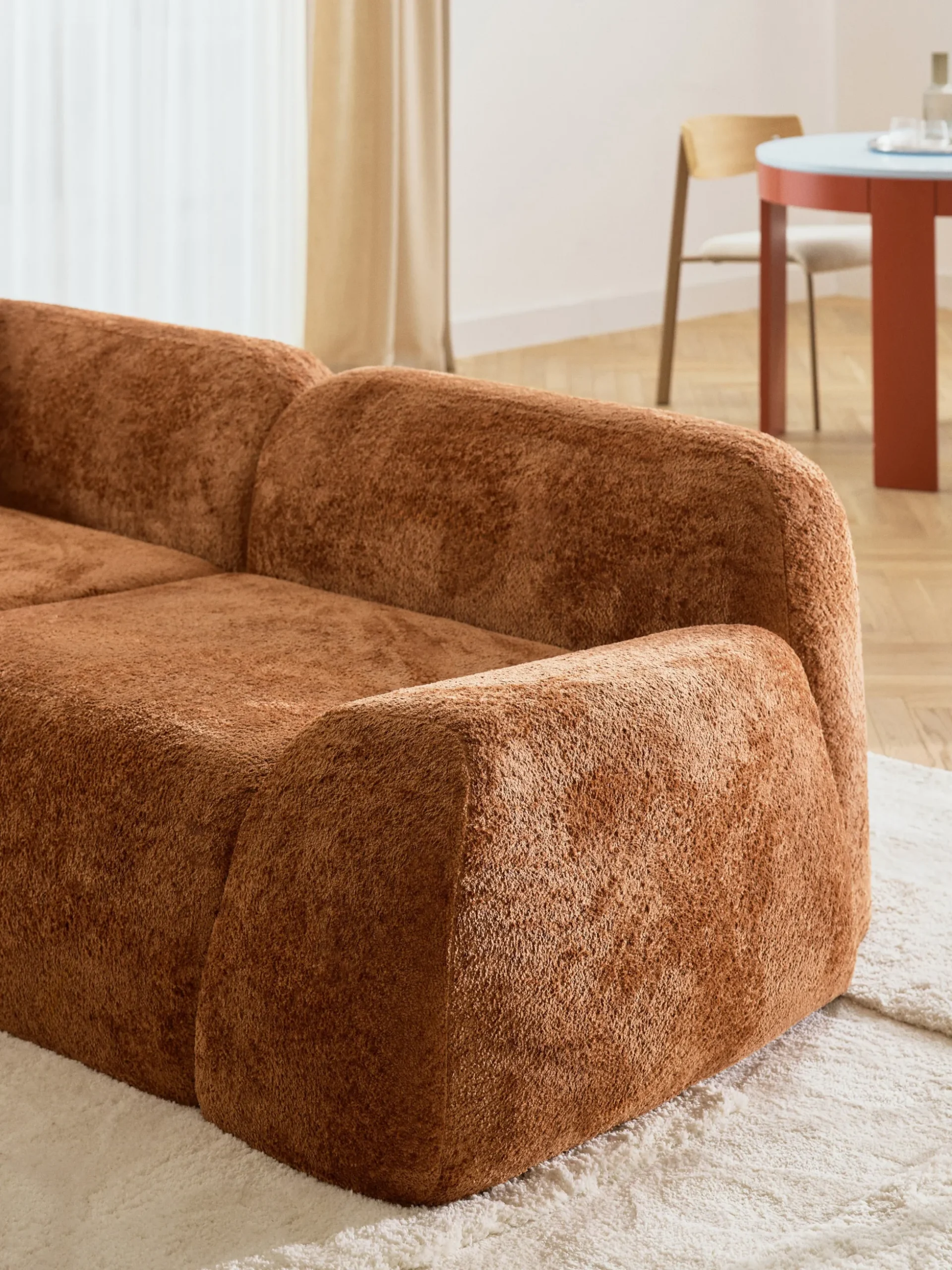 Divano angolare componibile 4 posti con chaise longue in teddy bouclé Wolke