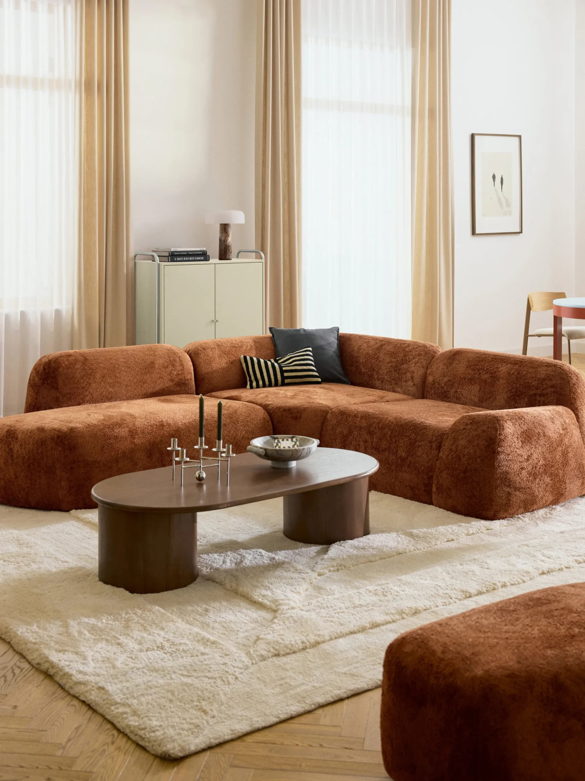 Divano angolare componibile 4 posti con chaise longue in teddy bouclé Wolke