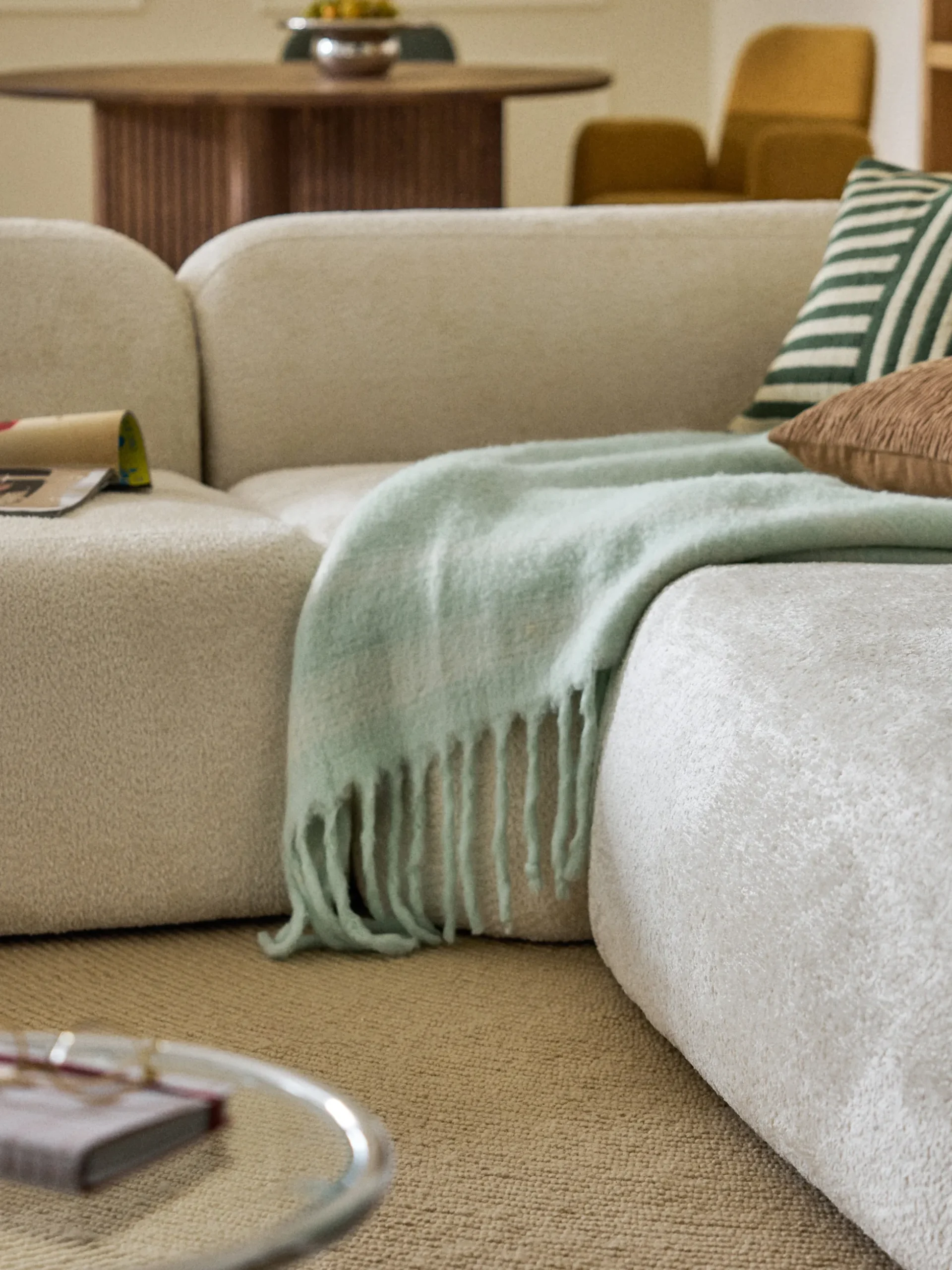 Divano angolare componibile 4 posti con chaise longue in teddy bouclé Wolke