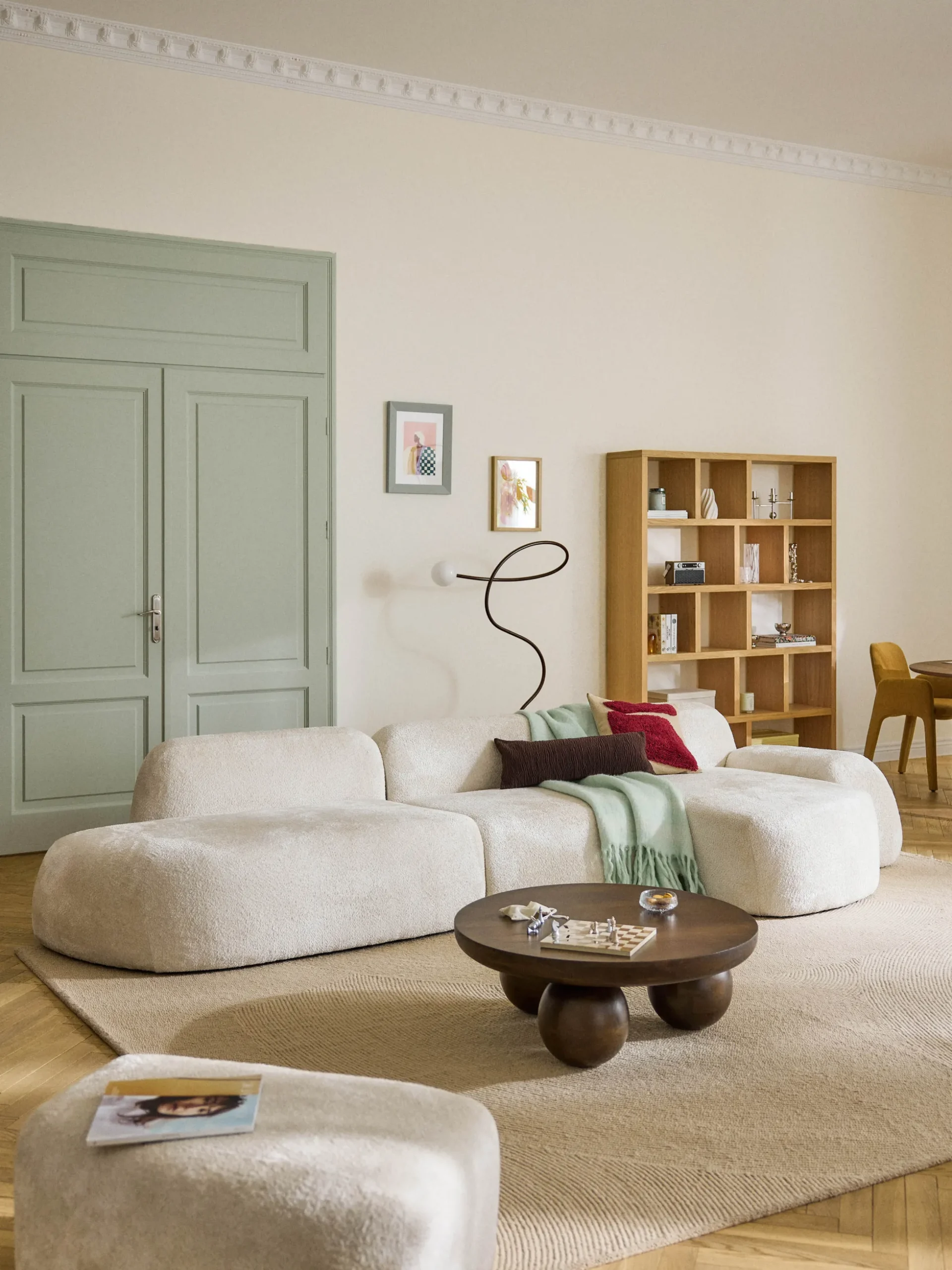 Divano angolare componibile 4 posti con chaise longue in teddy bouclé Wolke