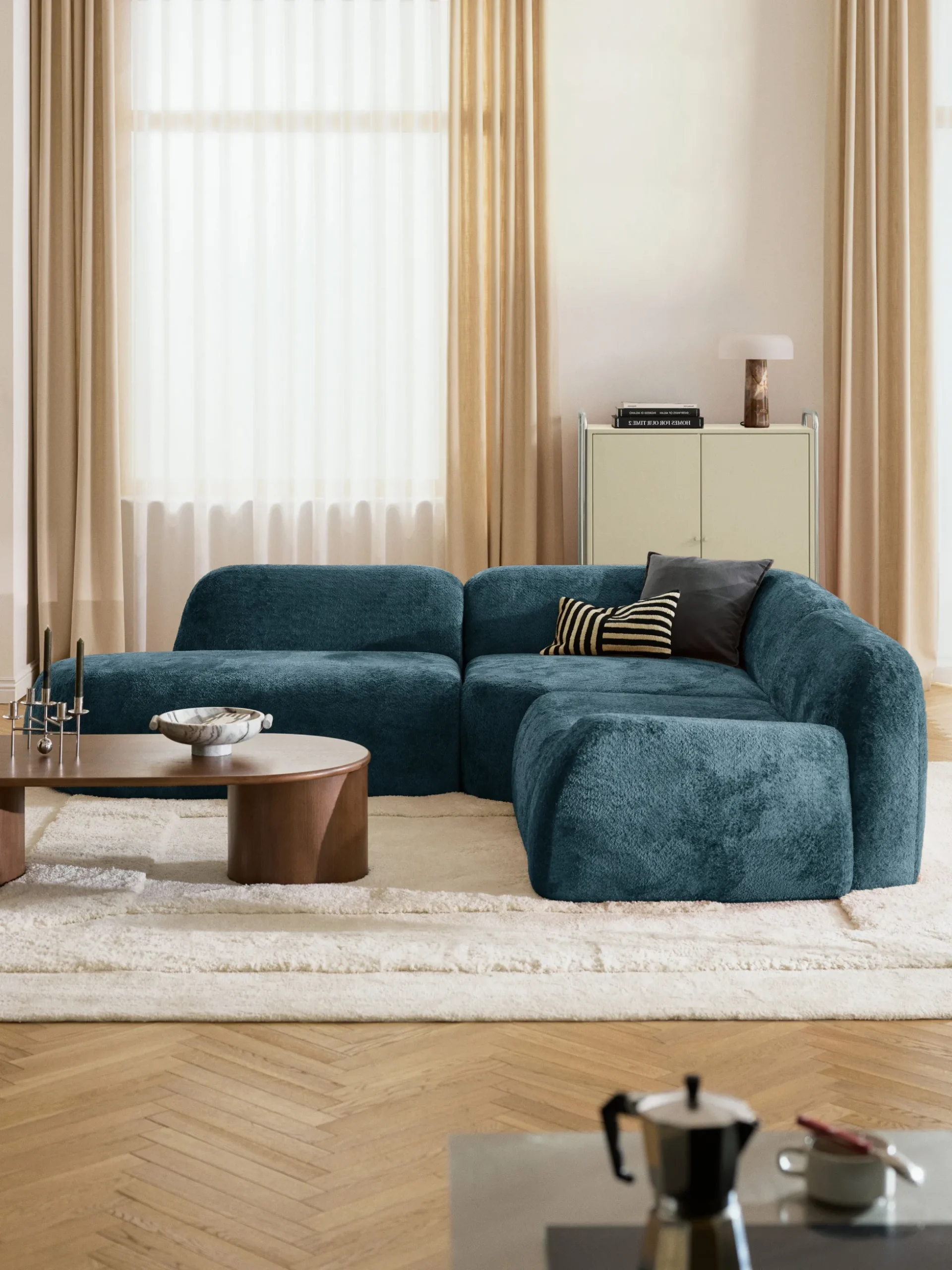 Divano angolare componibile 4 posti con chaise longue in teddy bouclé Wolke