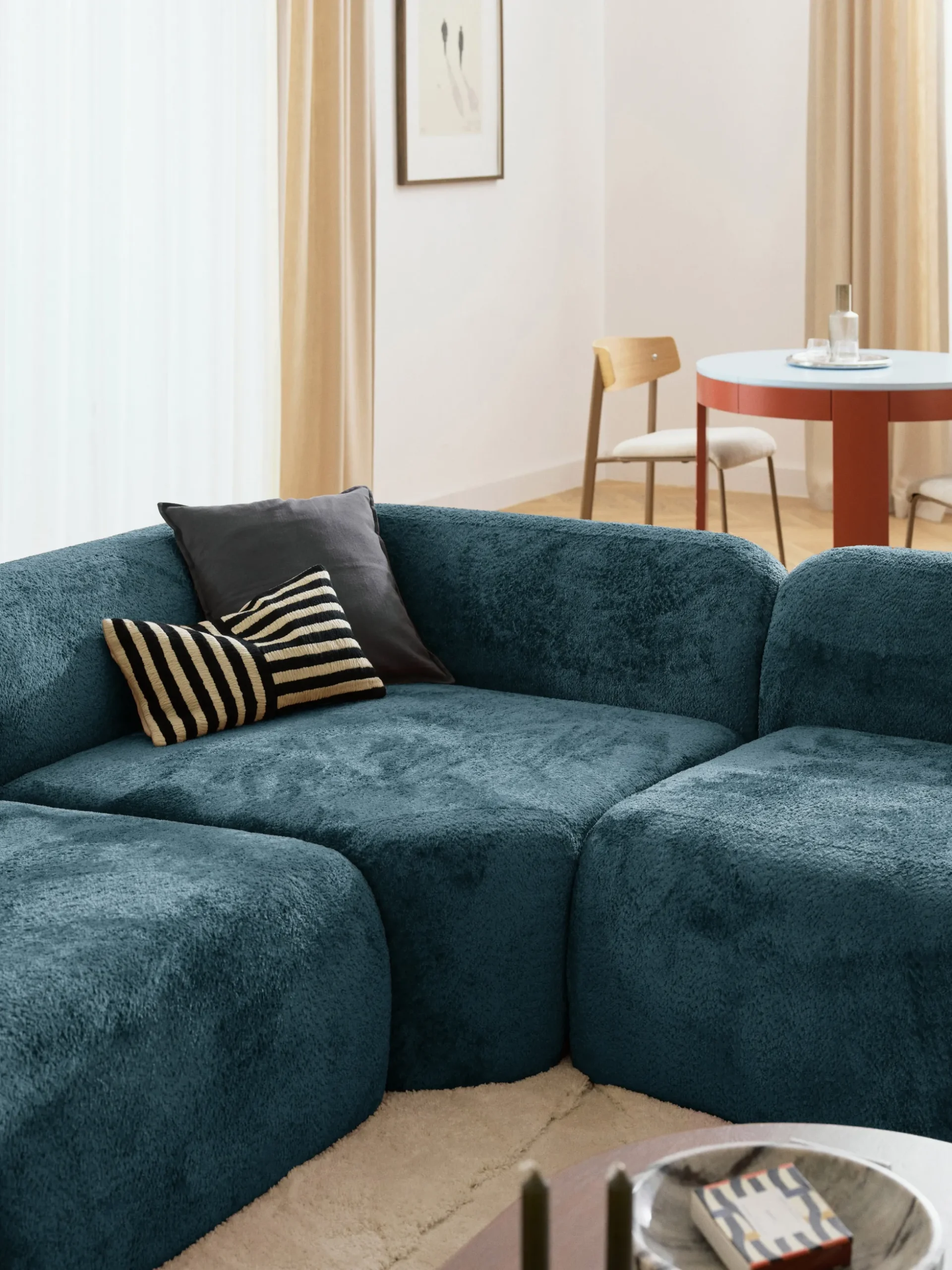 Divano angolare componibile 4 posti con chaise longue in teddy bouclé Wolke